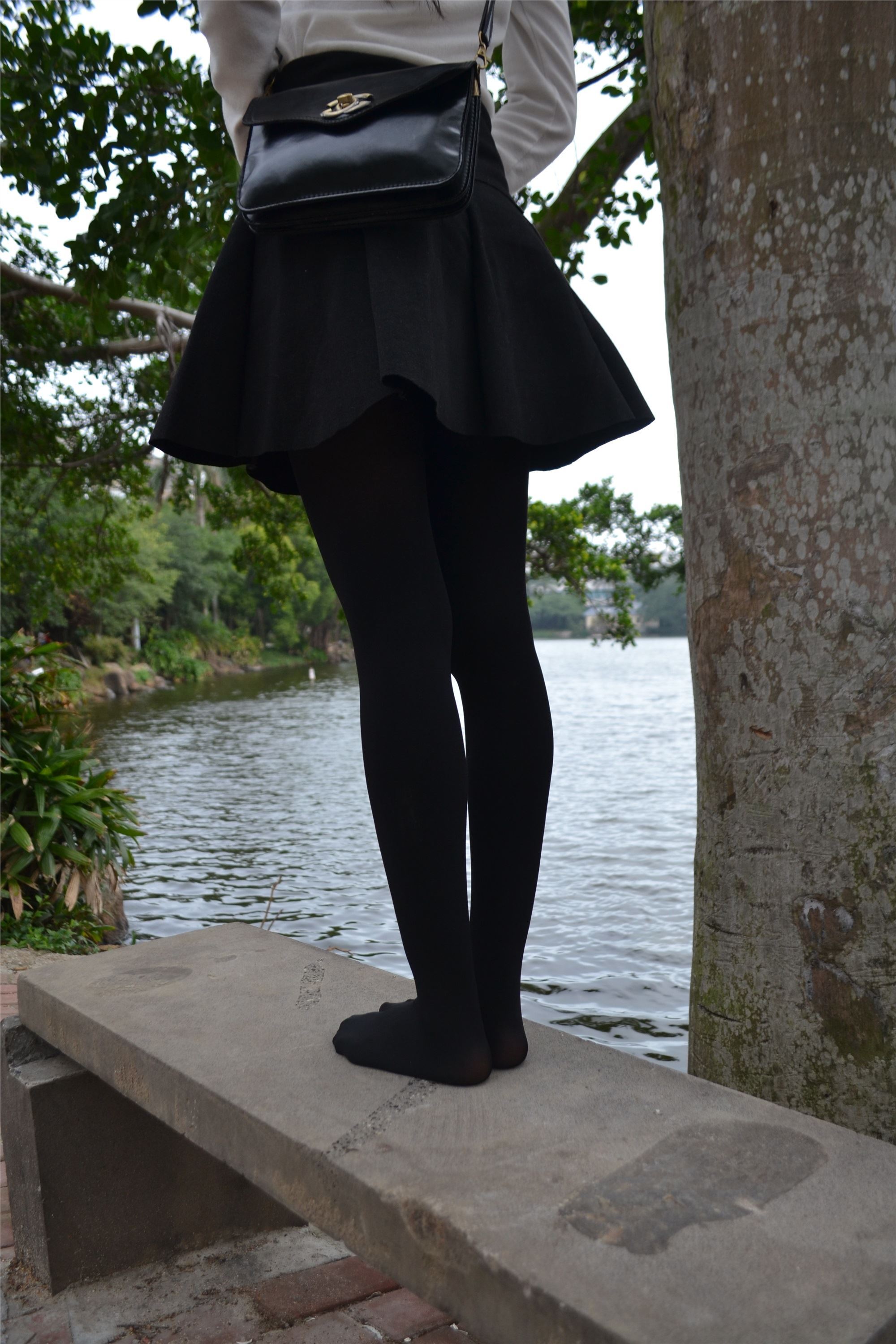 大西瓜套图 S014 湖边黑丝妹109p