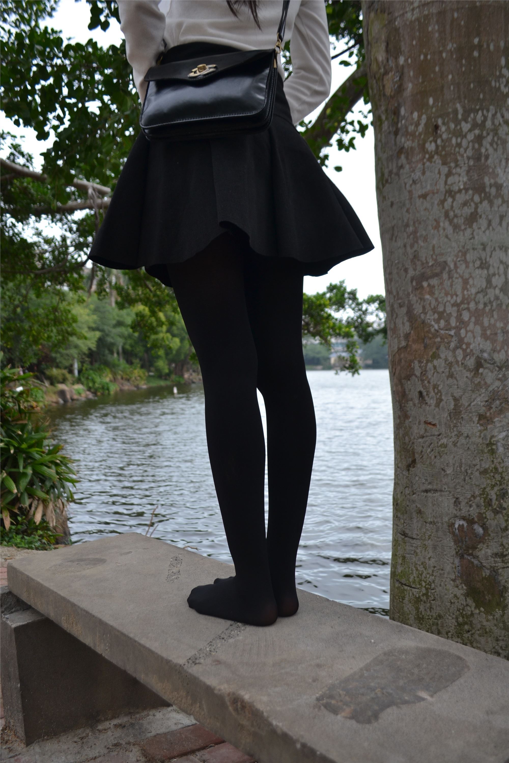 大西瓜套图 S014 湖边黑丝妹109p