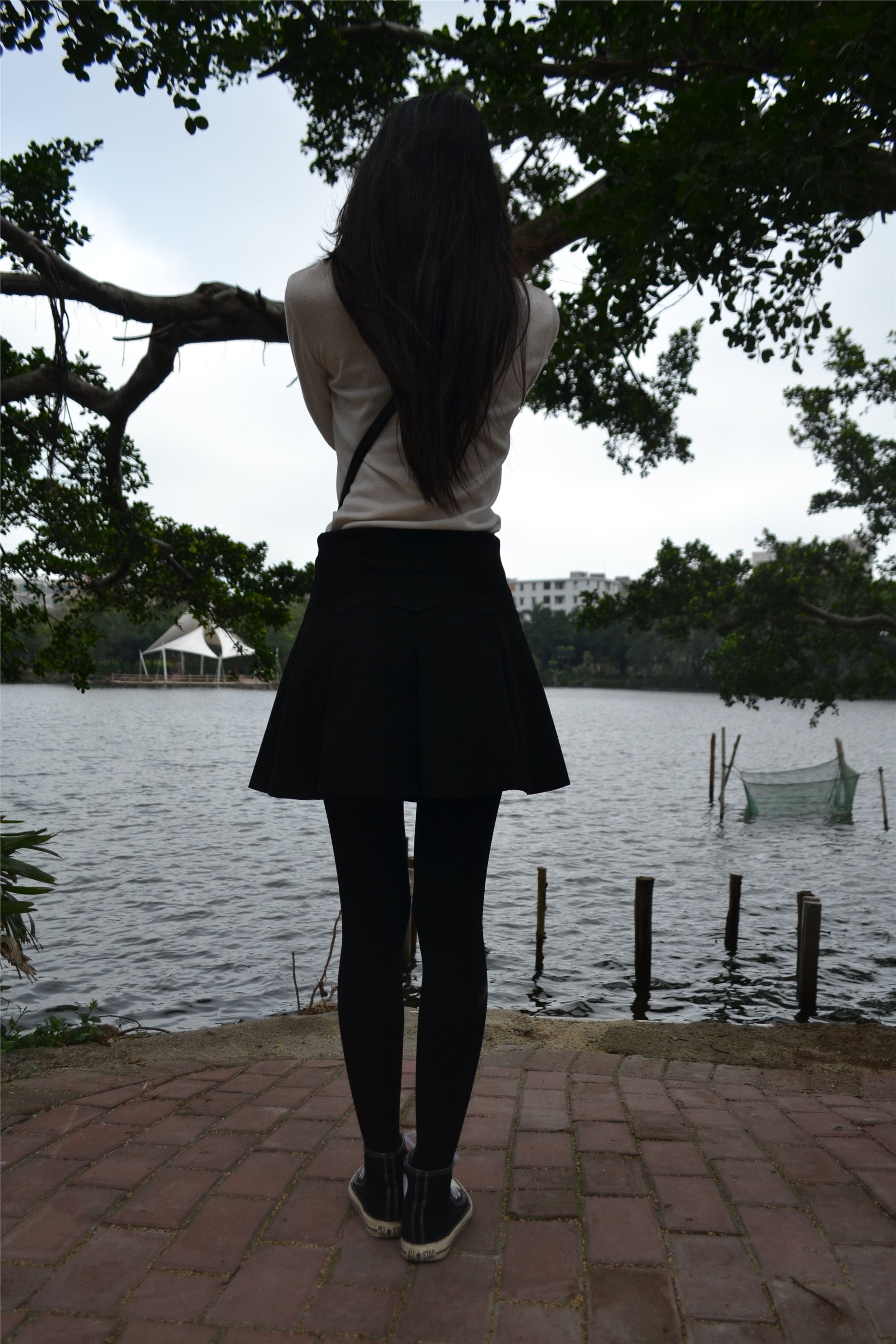 大西瓜套图 S014 湖边黑丝妹109p