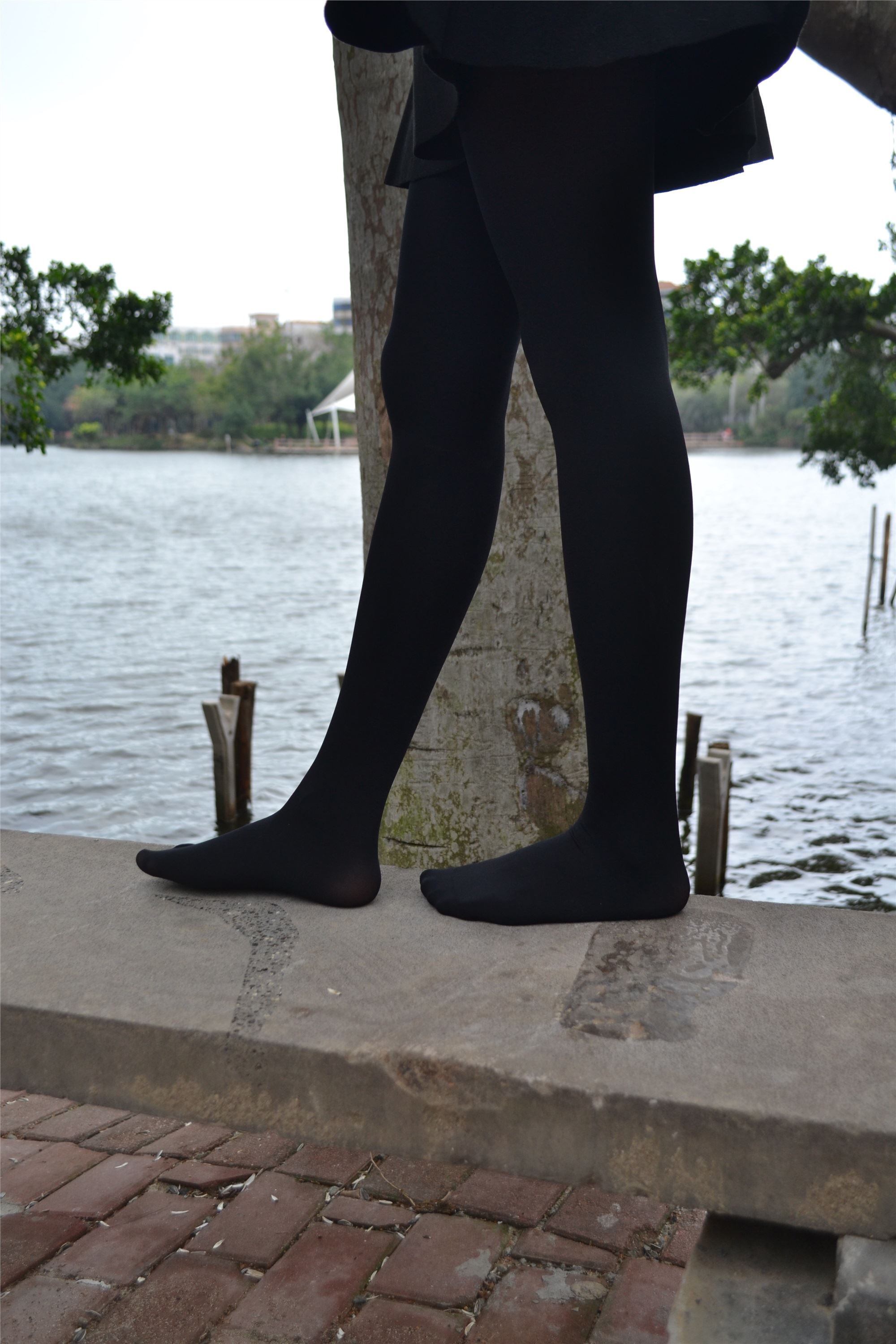 大西瓜套图 S014 湖边黑丝妹109p