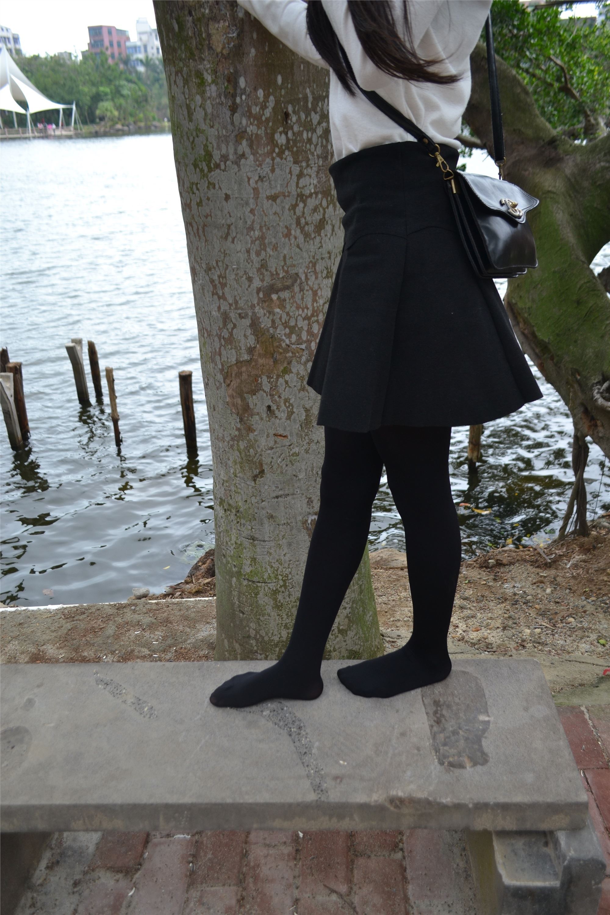 大西瓜套图 S014 湖边黑丝妹109p