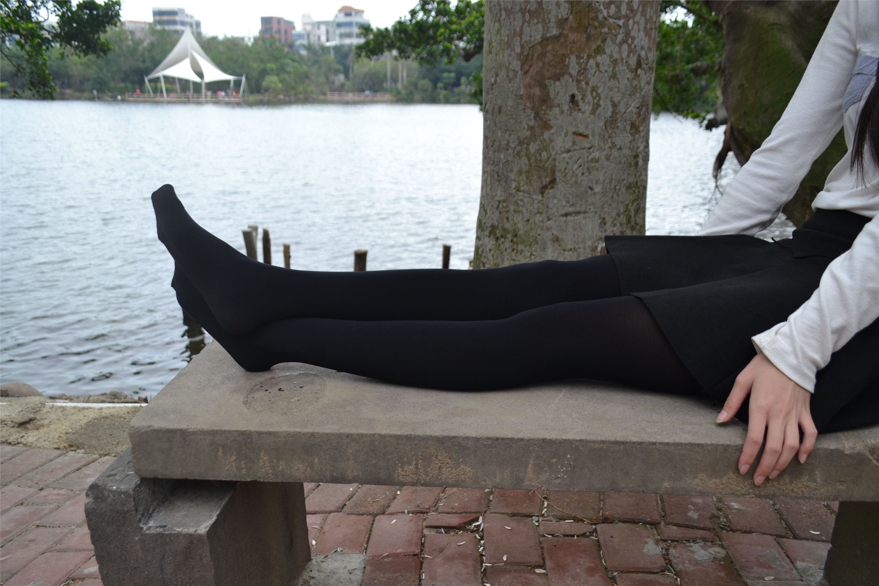 大西瓜套图 S014 湖边黑丝妹109p