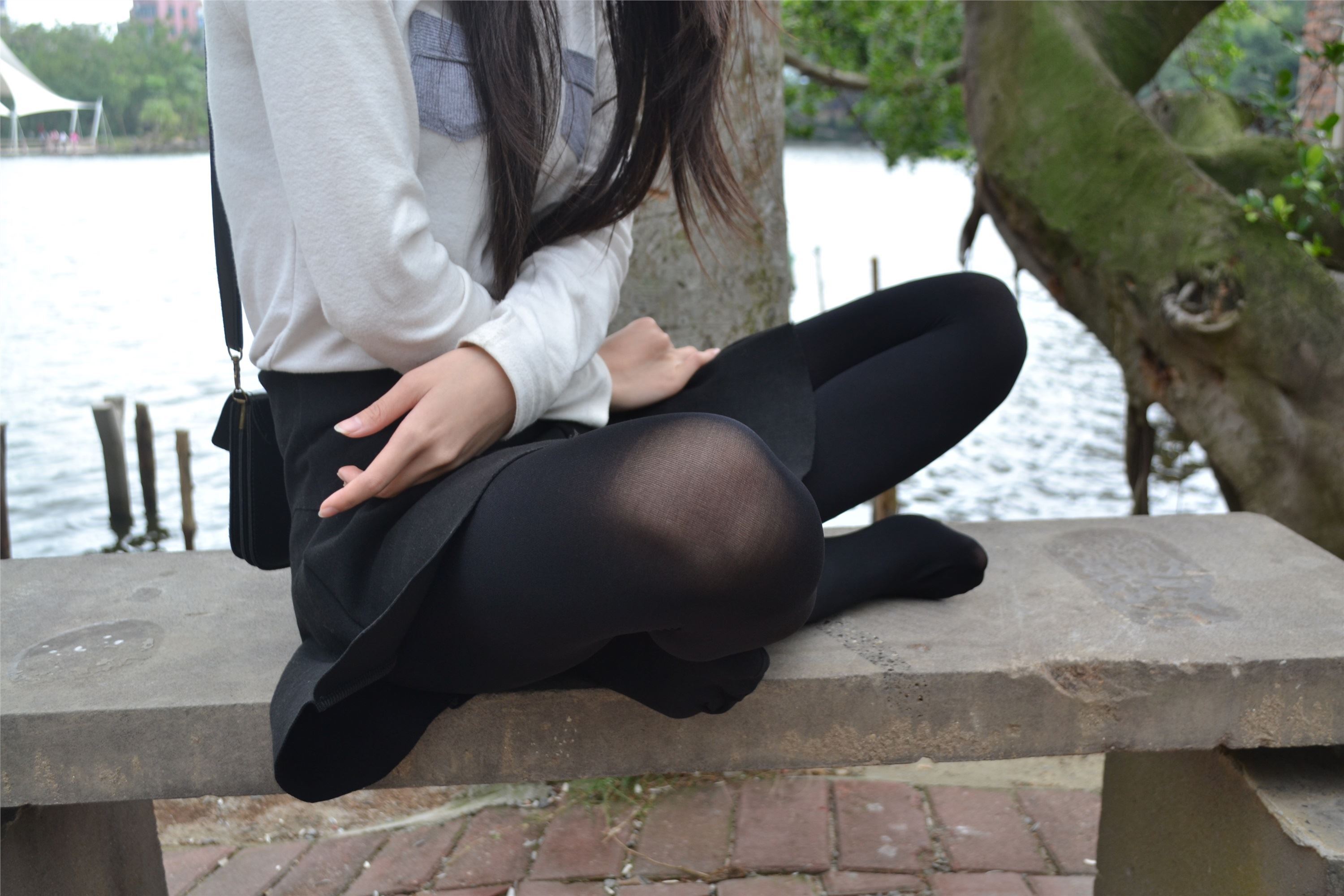 大西瓜套图 S014 湖边黑丝妹109p