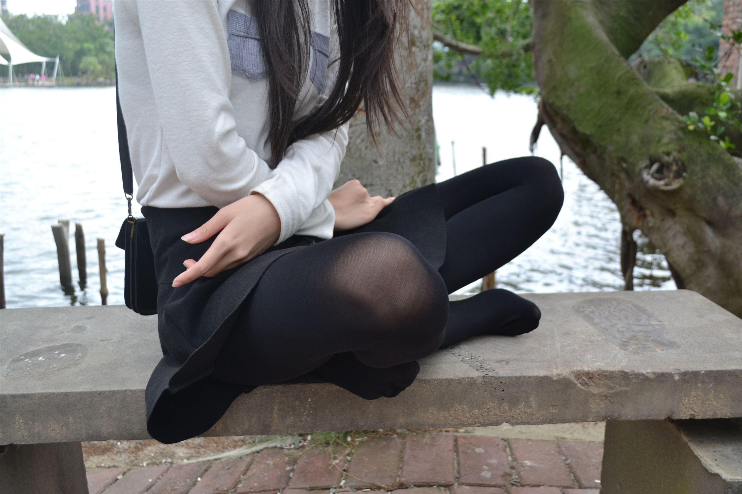 大西瓜套图 S014 湖边黑丝妹109p