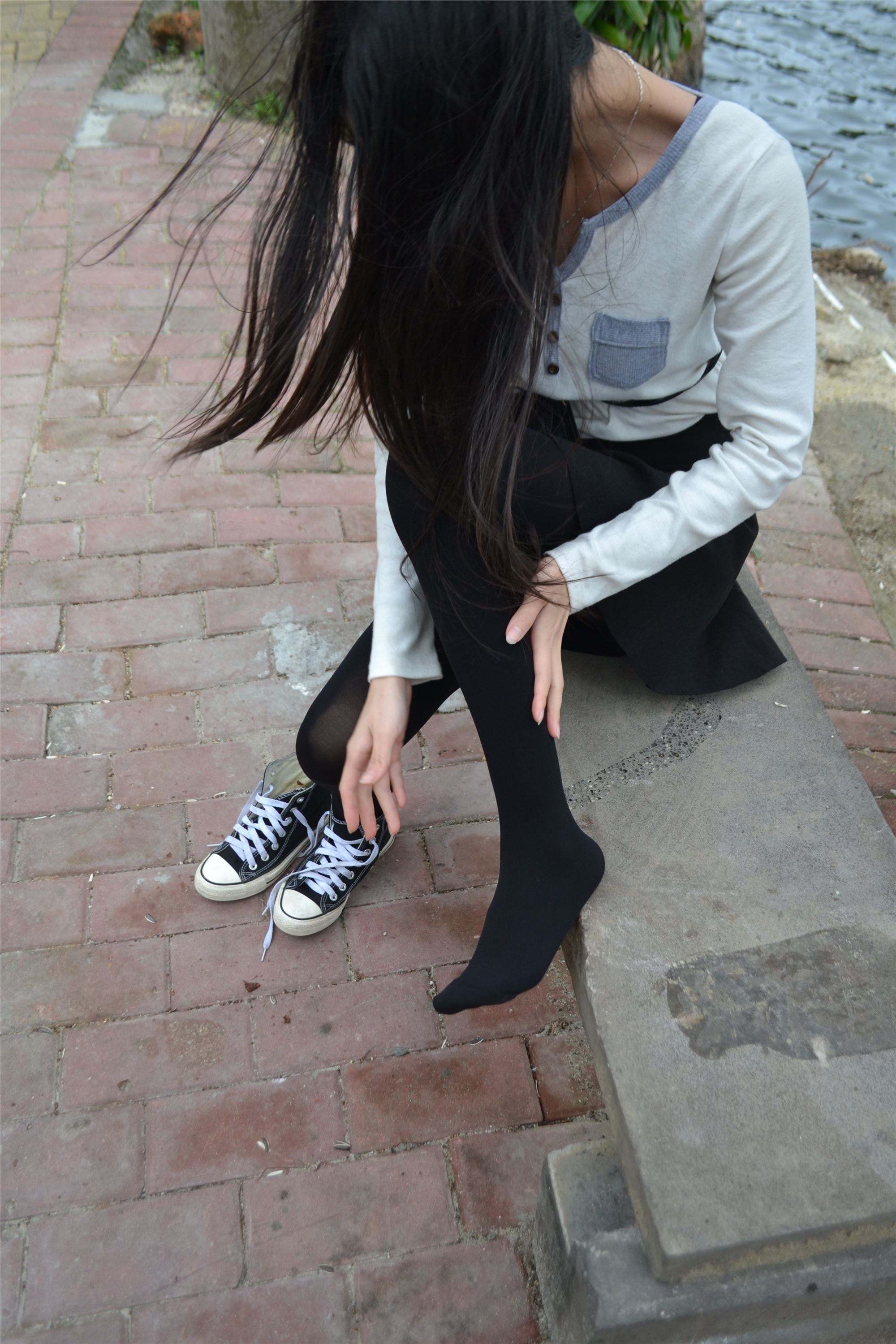 大西瓜套图 S014 湖边黑丝妹109p