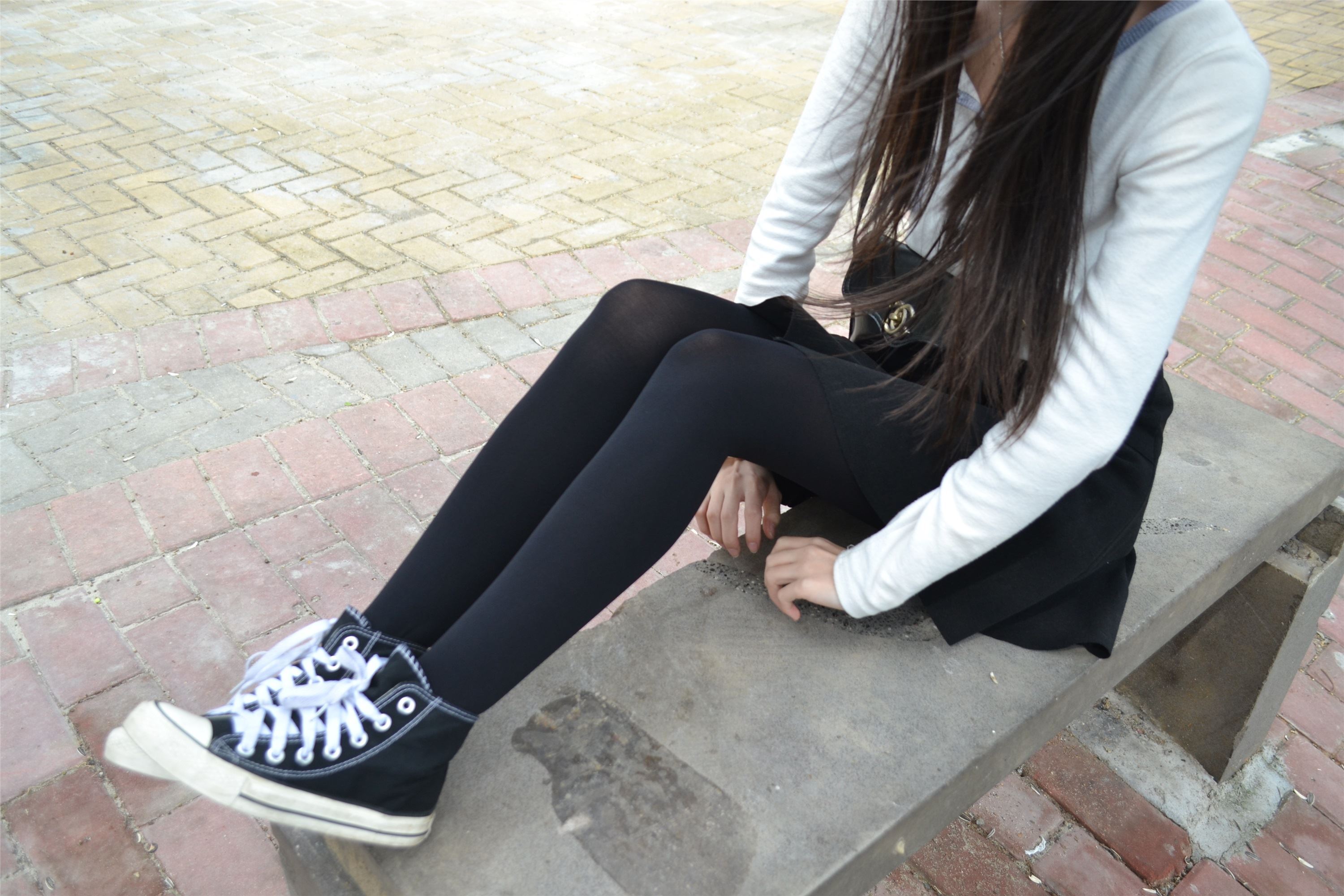 大西瓜套图 S014 湖边黑丝妹109p