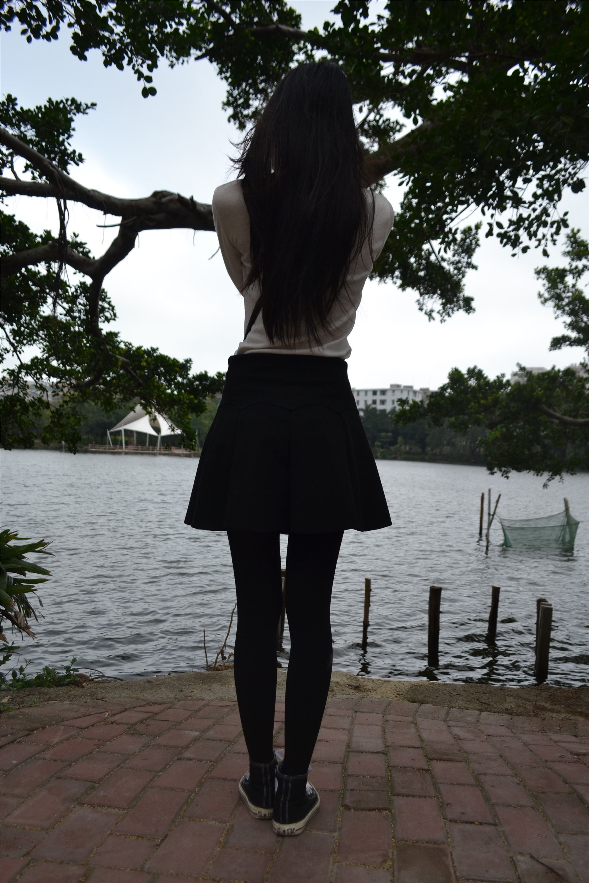 大西瓜套图 S014 湖边黑丝妹109p