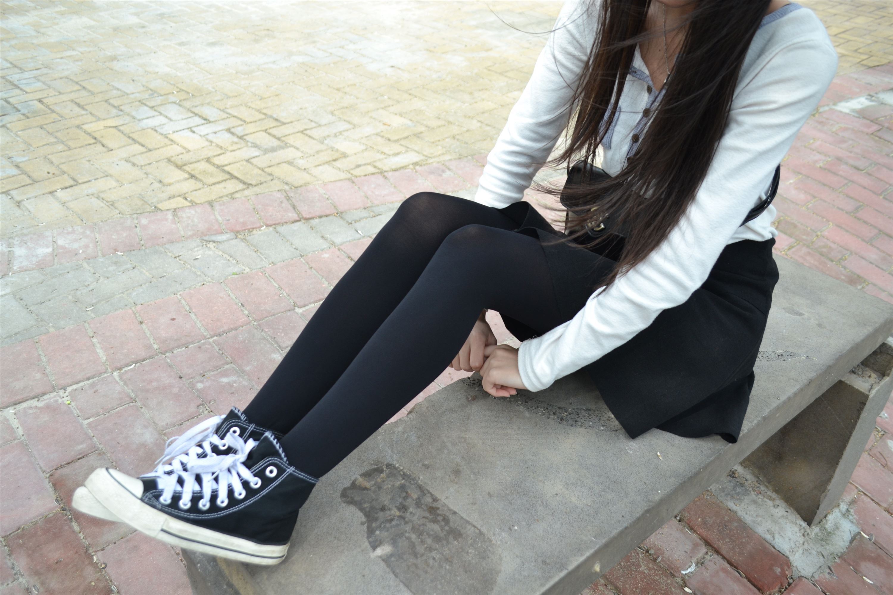 大西瓜套图 S014 湖边黑丝妹109p