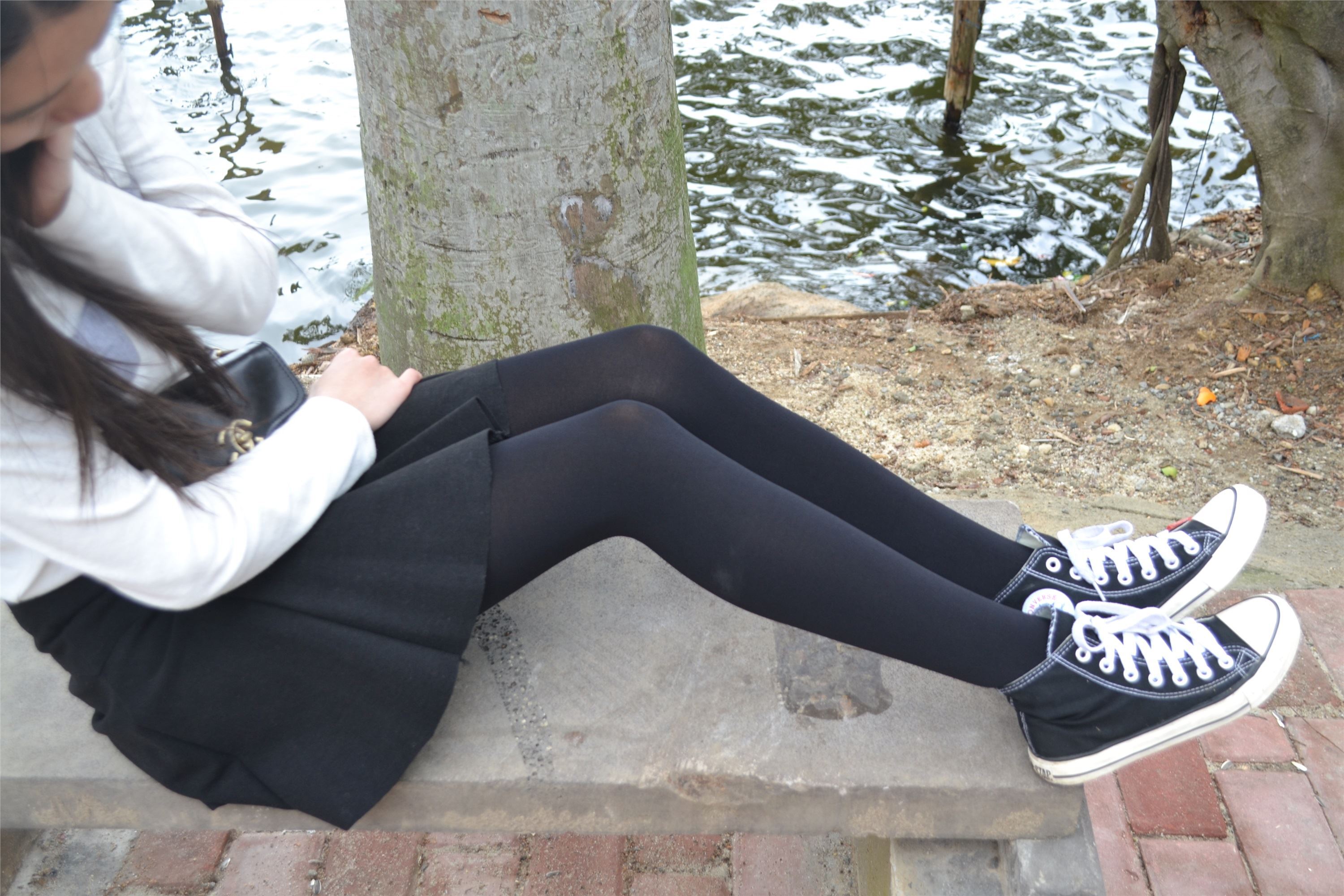 大西瓜套图 S014 湖边黑丝妹109p