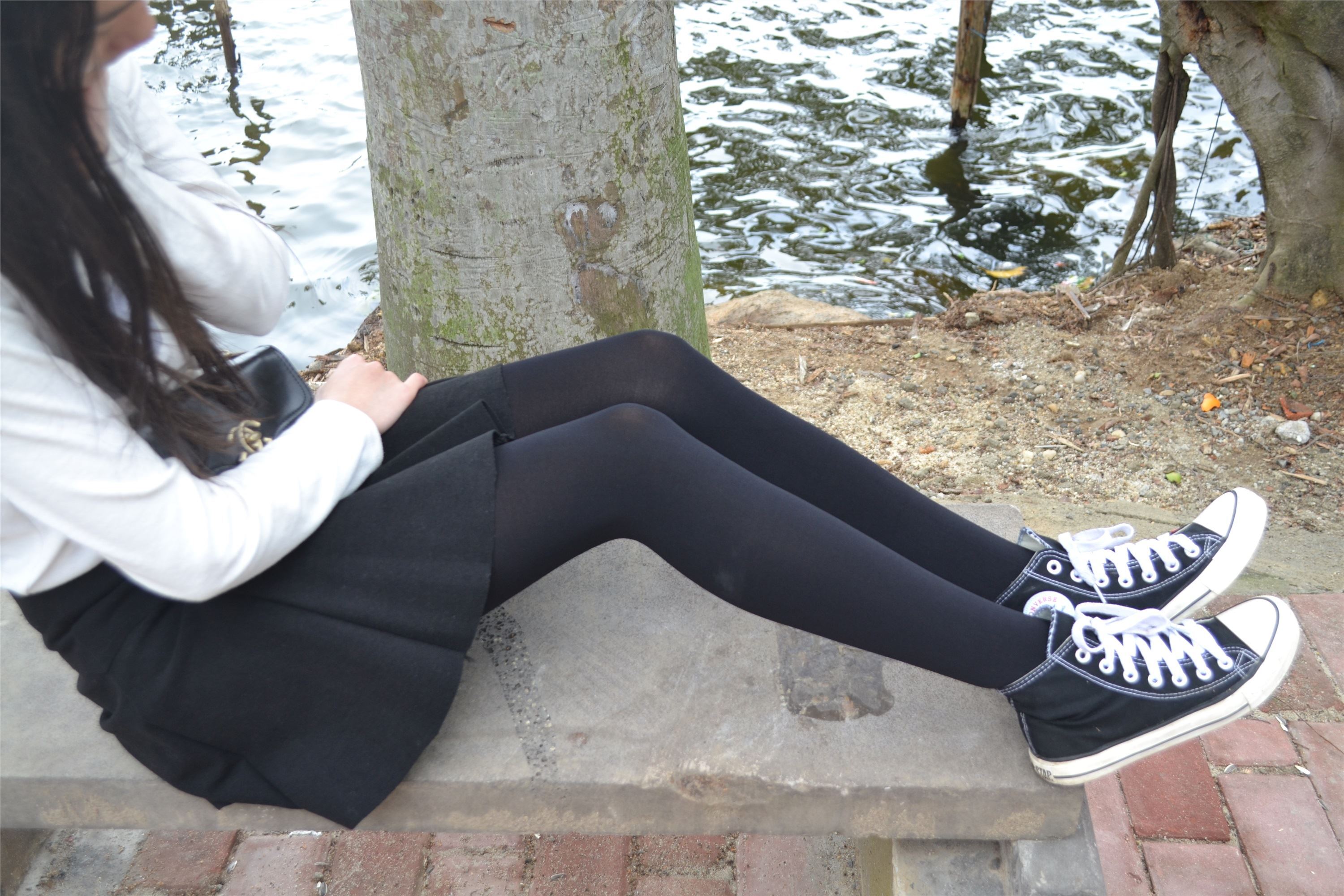 大西瓜套图 S014 湖边黑丝妹109p