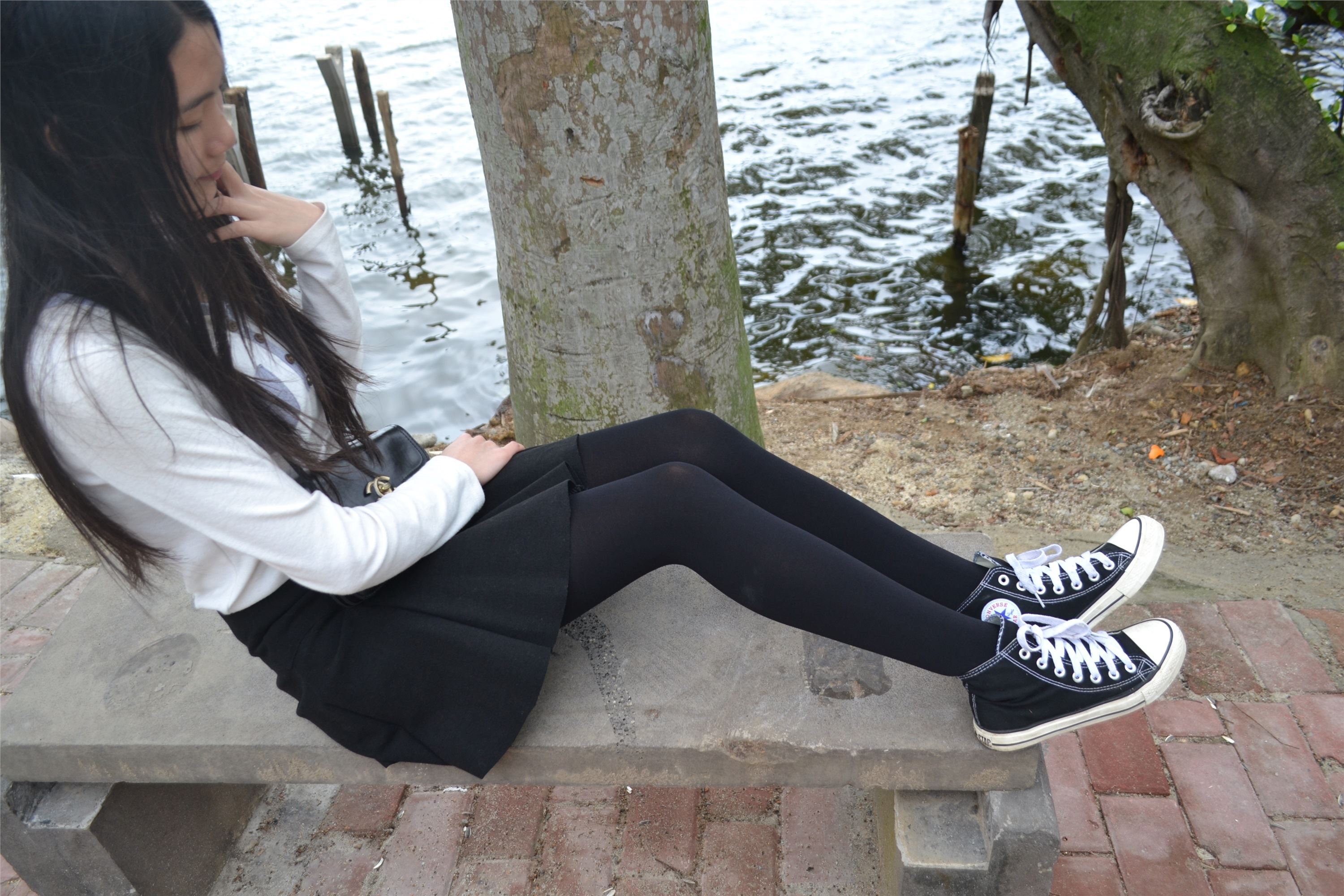 大西瓜套图 S014 湖边黑丝妹109p