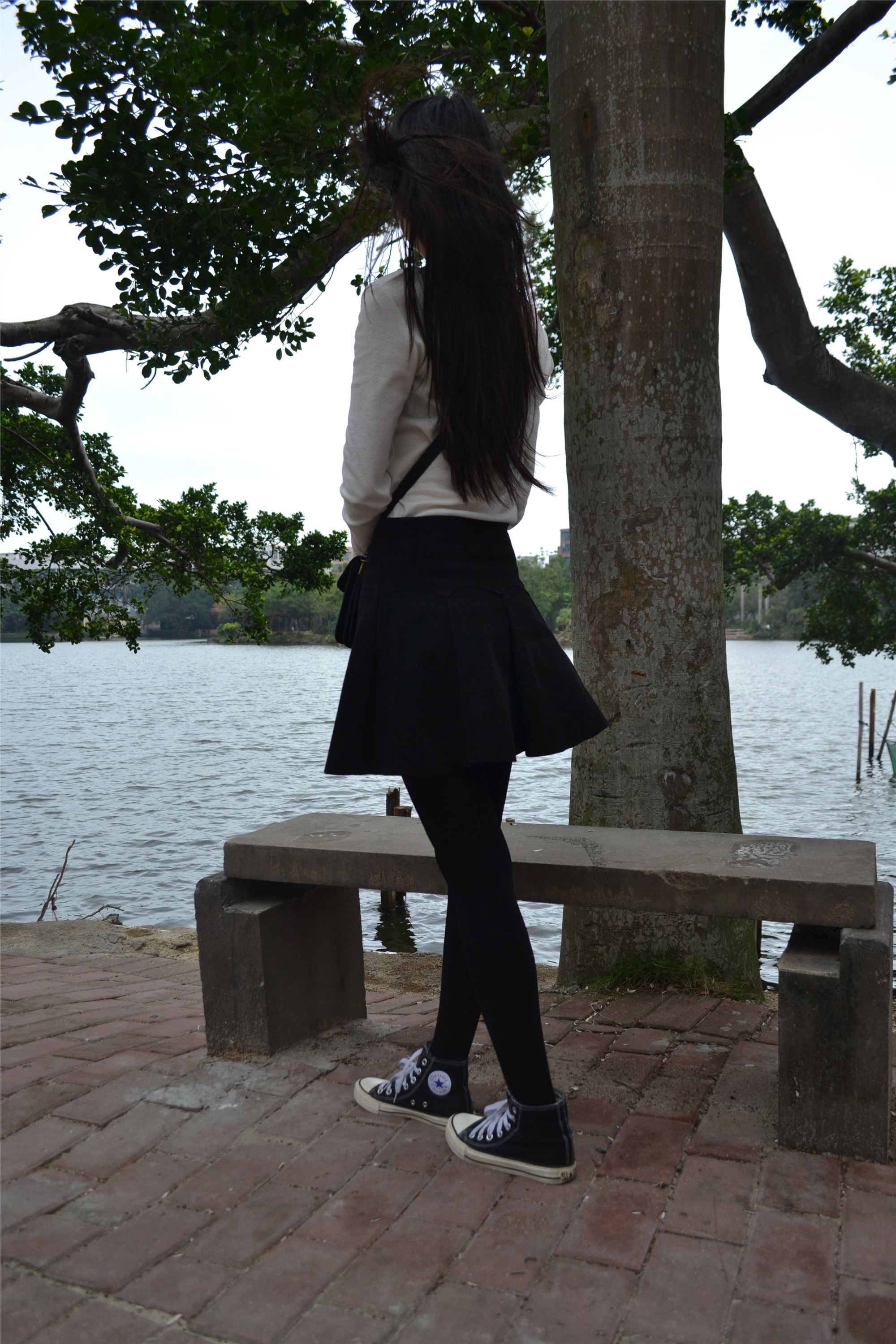 大西瓜套图 S014 湖边黑丝妹109p