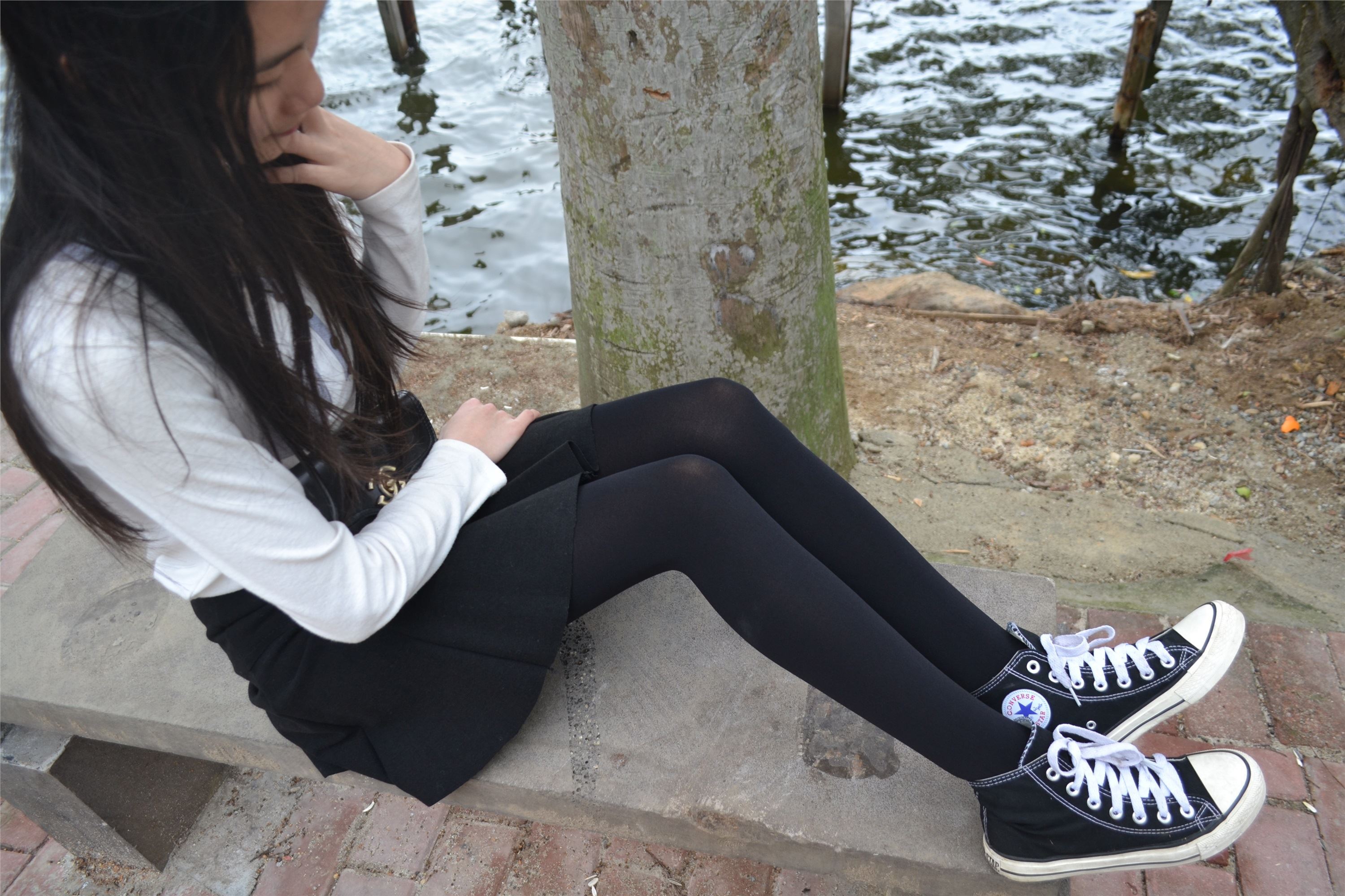 大西瓜套图 S014 湖边黑丝妹109p