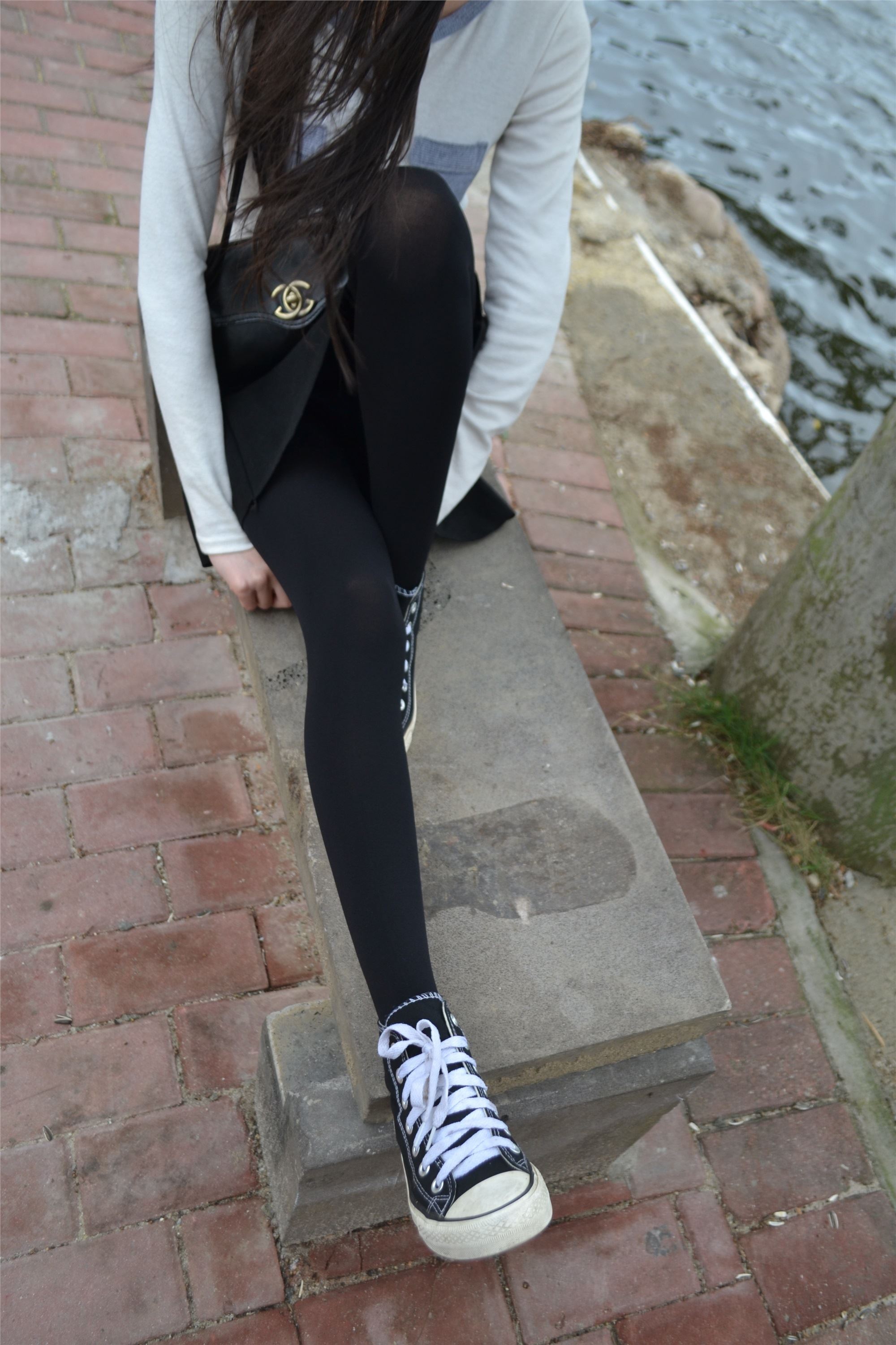 大西瓜套图 S014 湖边黑丝妹109p