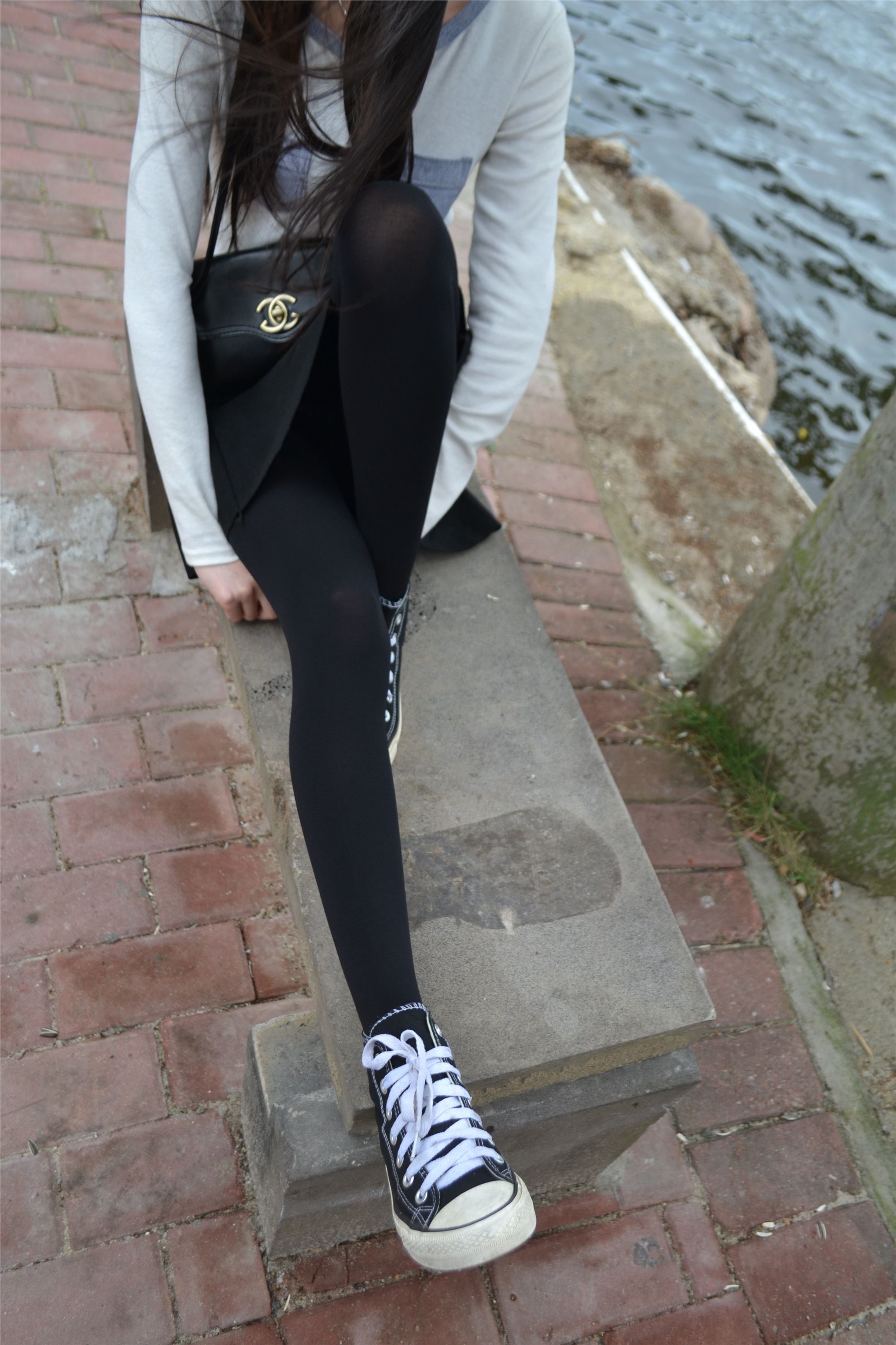 大西瓜套图 S014 湖边黑丝妹109p