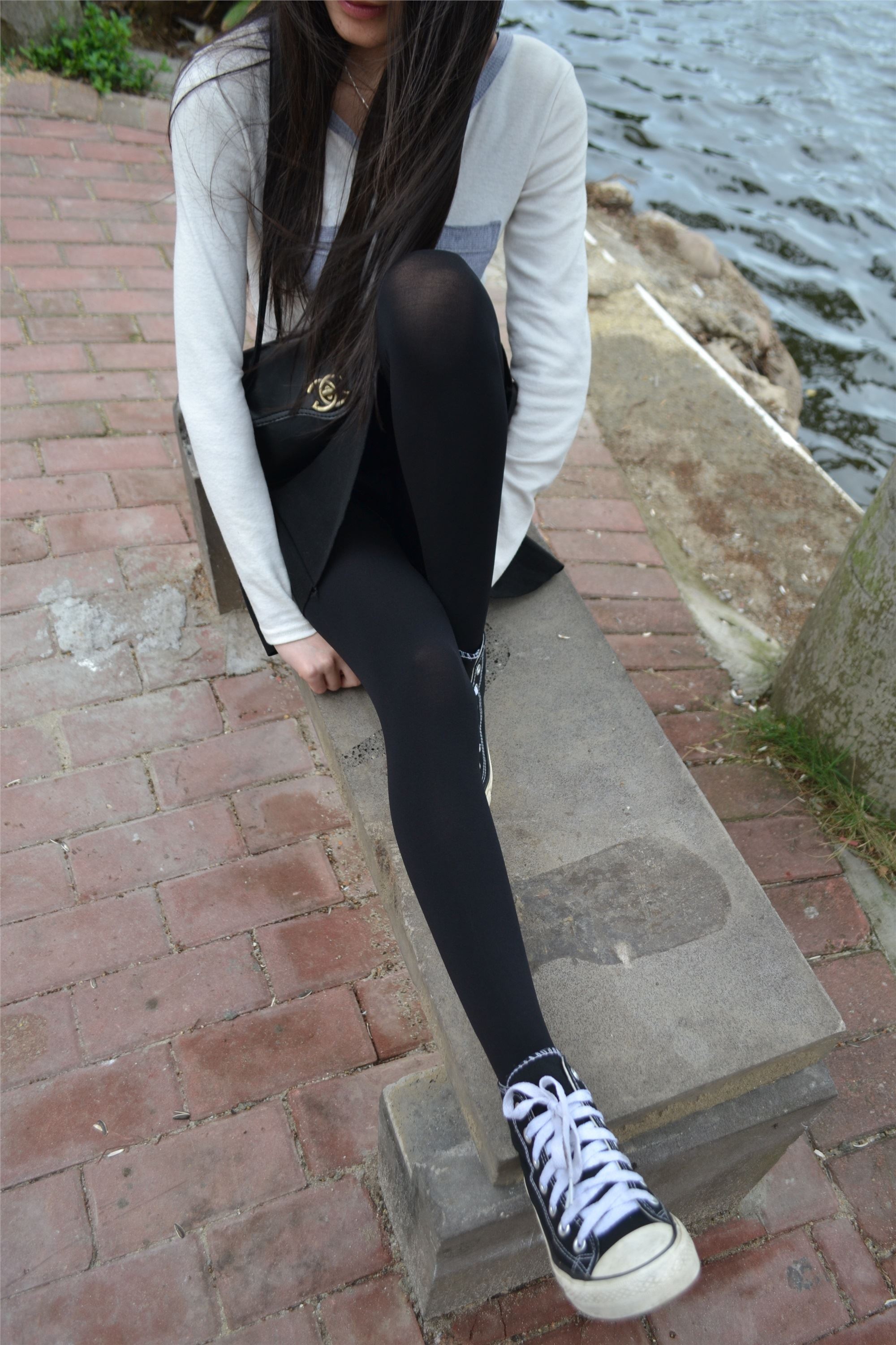 大西瓜套图 S014 湖边黑丝妹109p