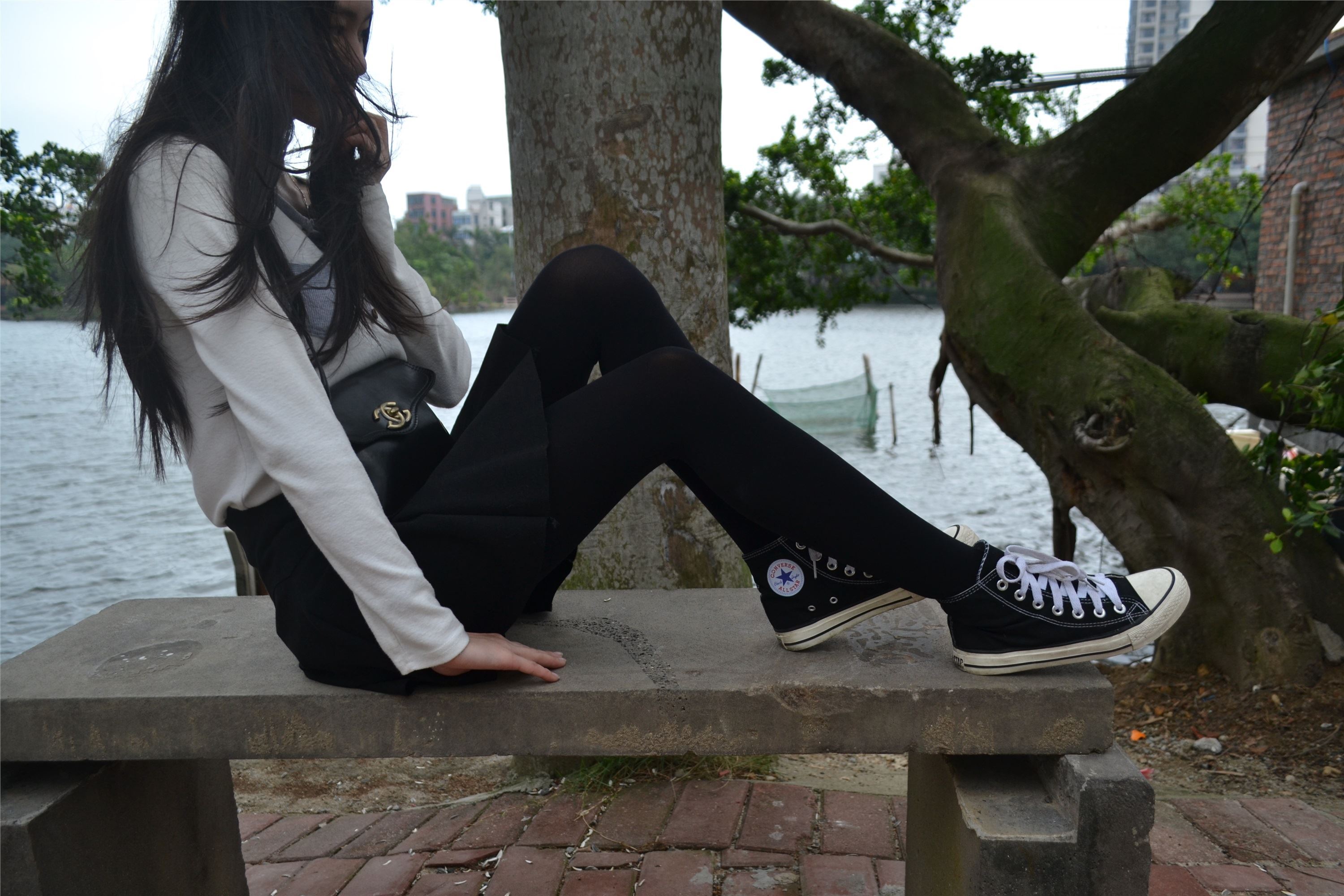 大西瓜套图 S014 湖边黑丝妹109p