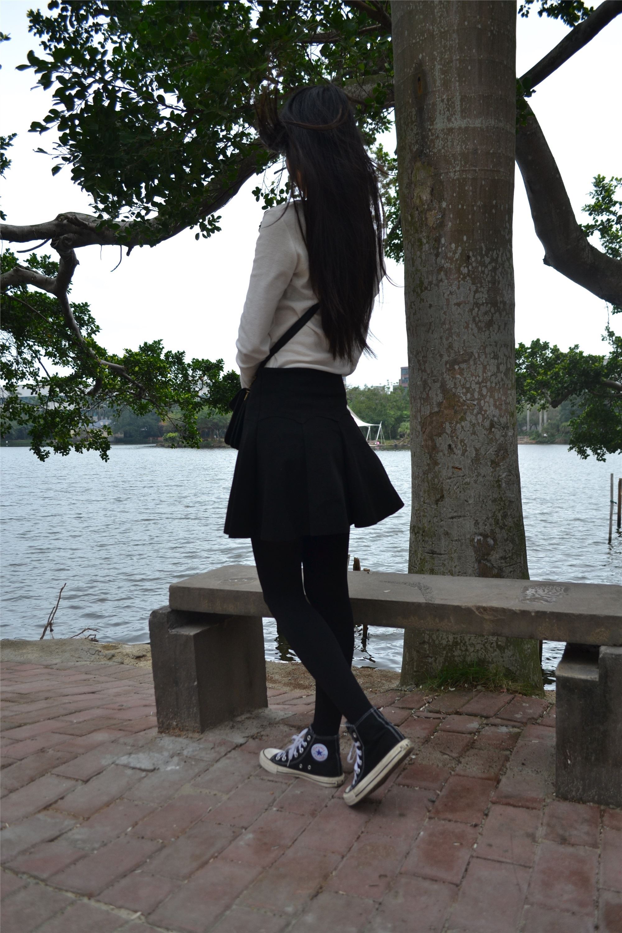 大西瓜套图 S014 湖边黑丝妹109p