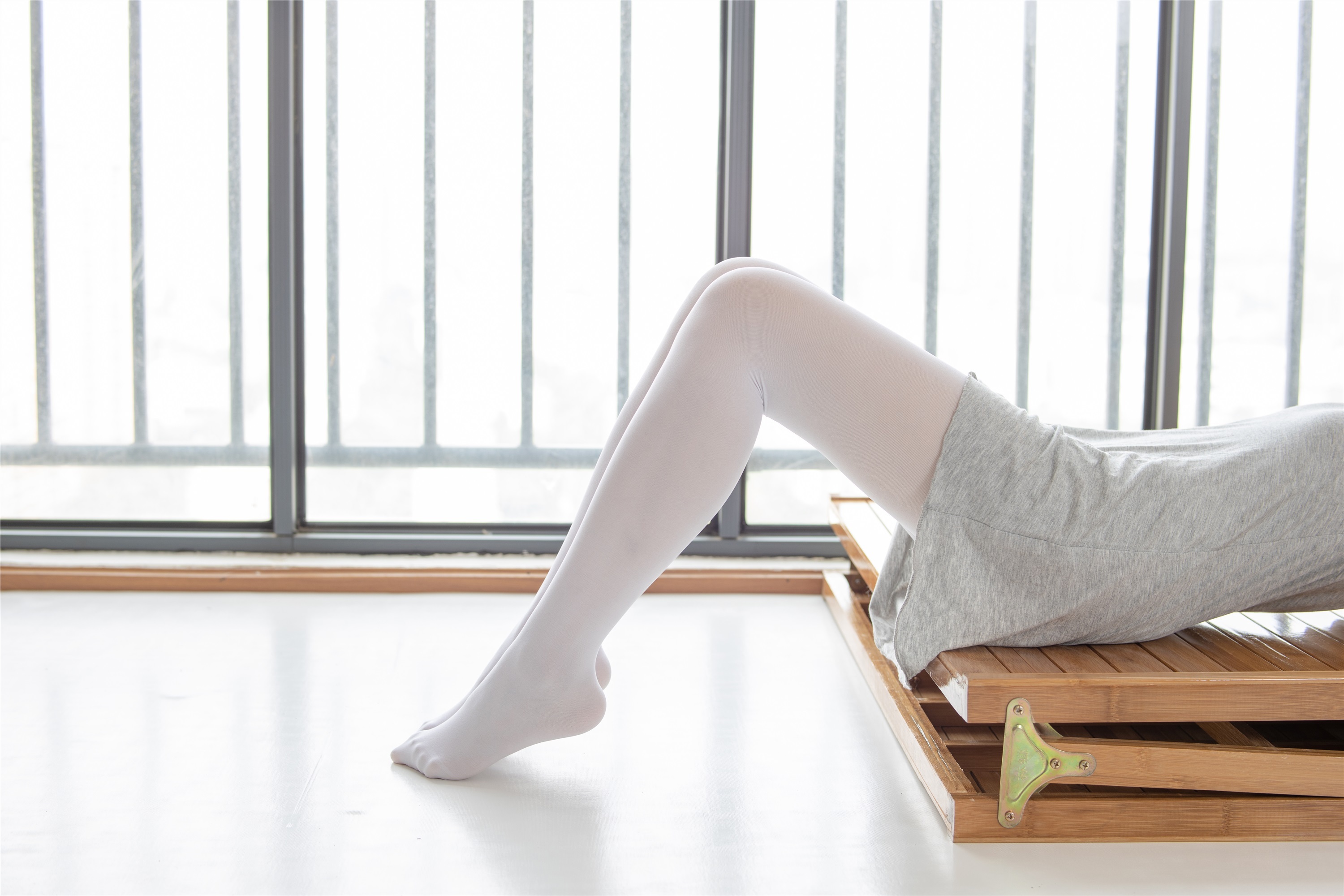 森萝财团萝莉丝足写真 JKFUN-013