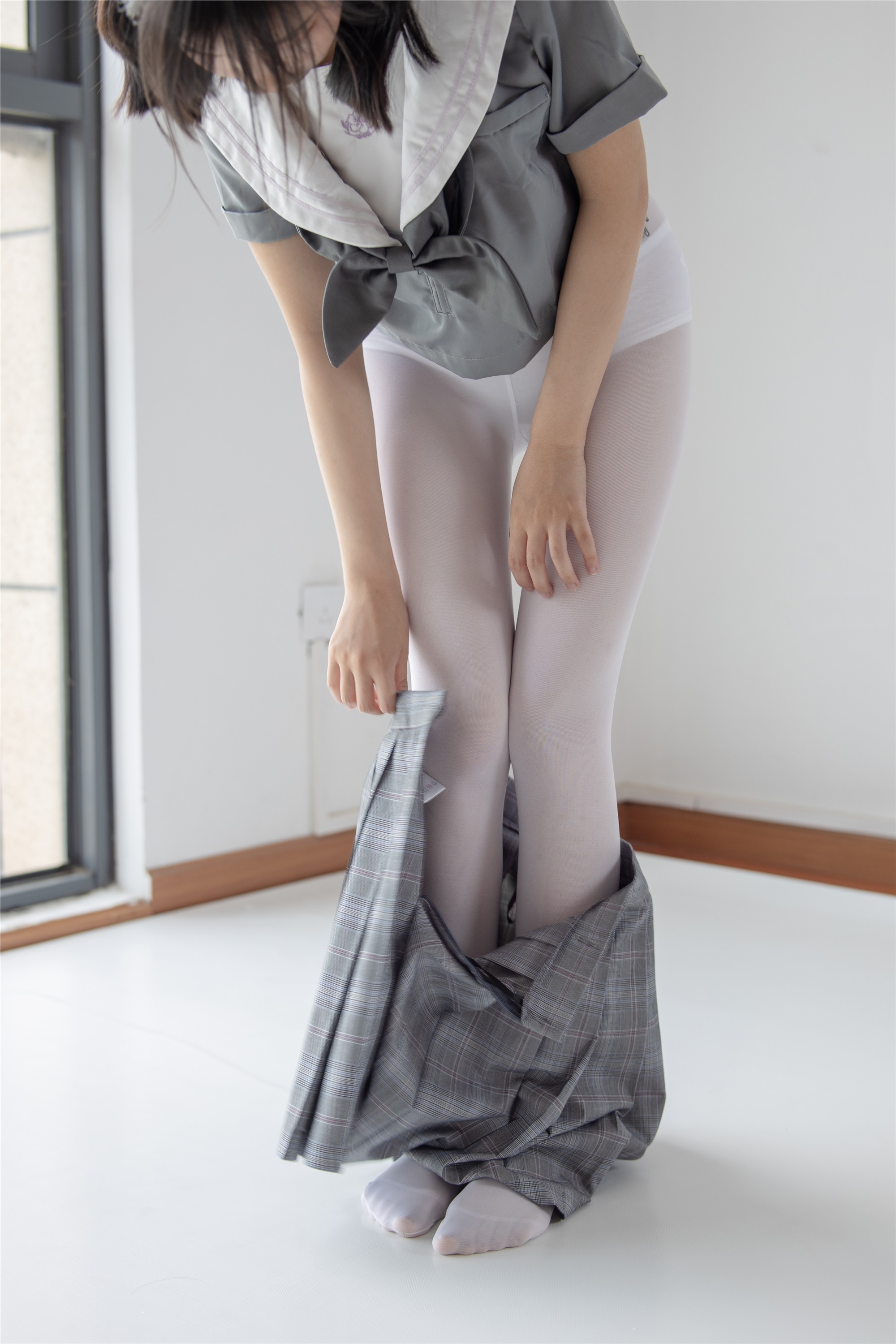 森萝财团萝莉丝足写真 JKFUN-013