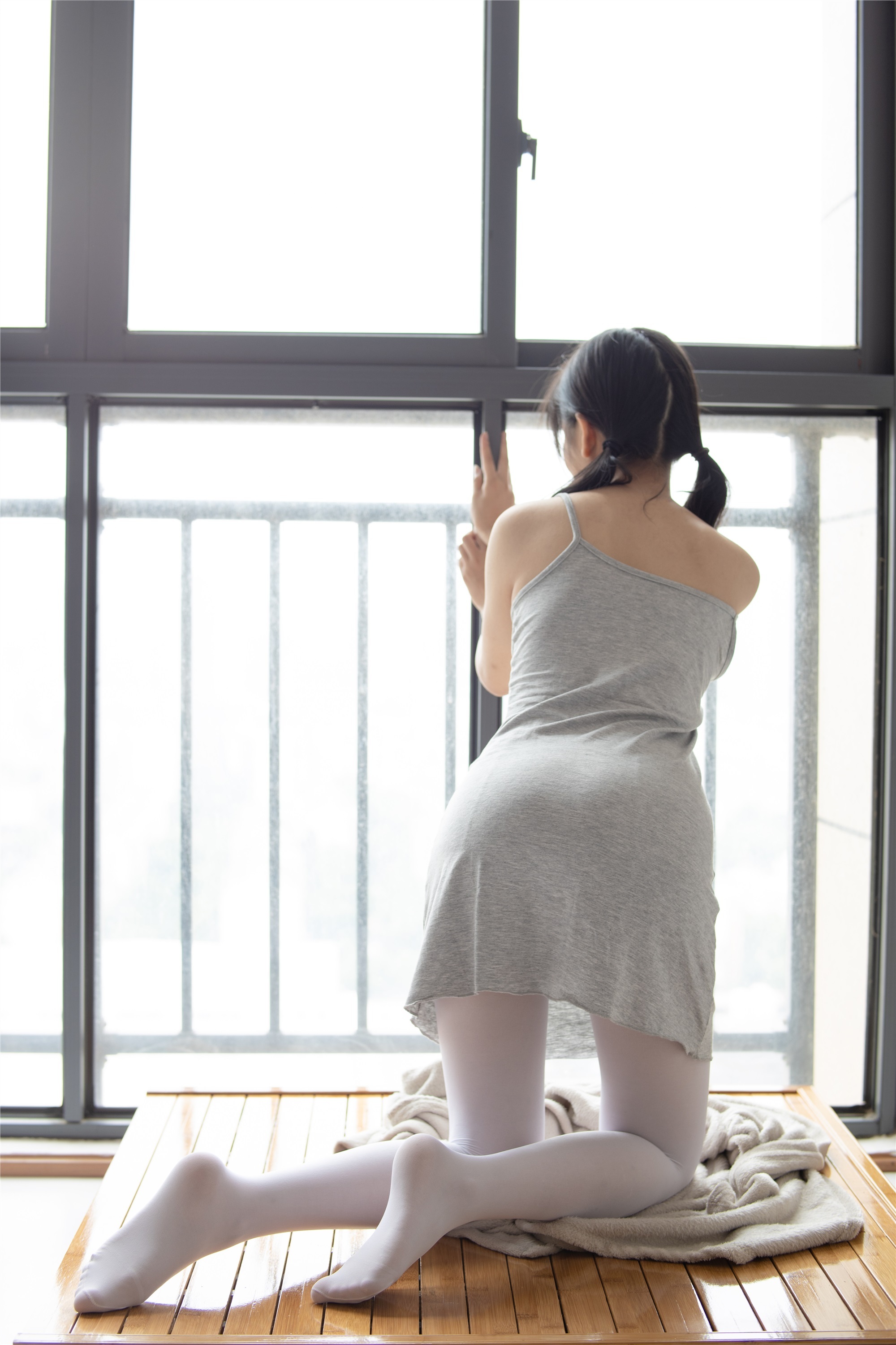 森萝财团萝莉丝足写真 JKFUN-013