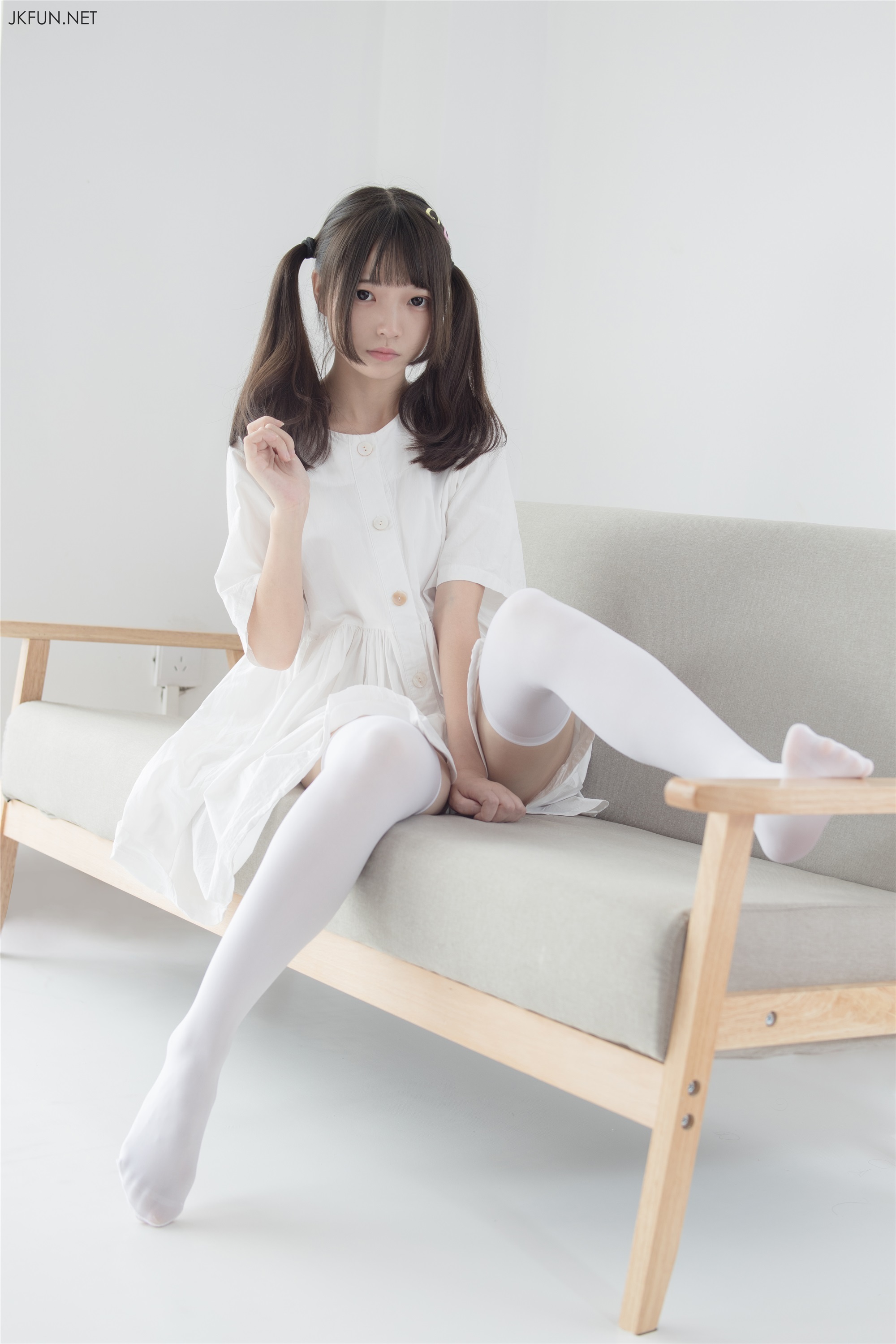 森萝财团萝莉丝足写真 JKFUN-014