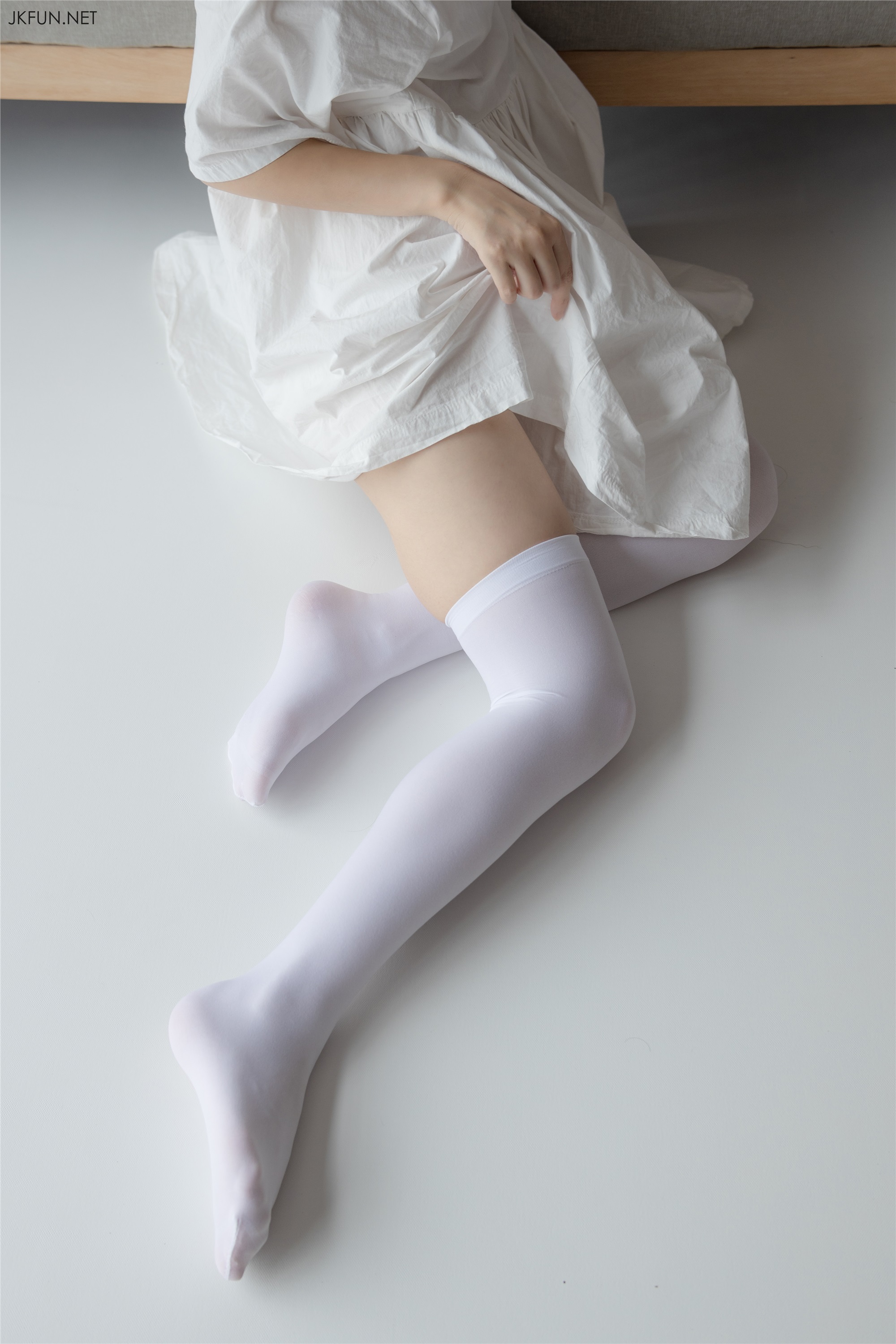 森萝财团萝莉丝足写真 JKFUN-014