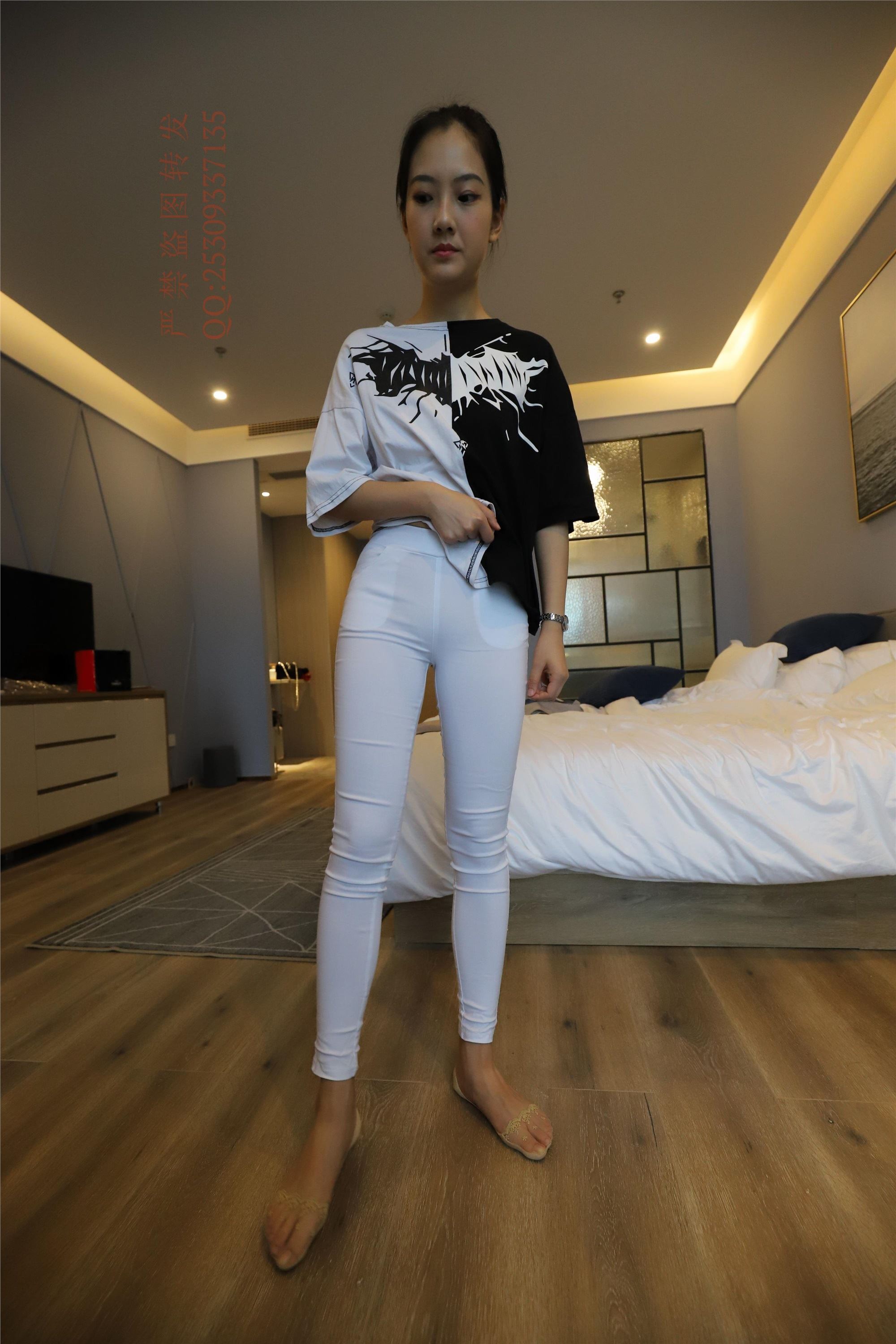 大西瓜套图 2018 7.8月活动模特一服务员船袜1