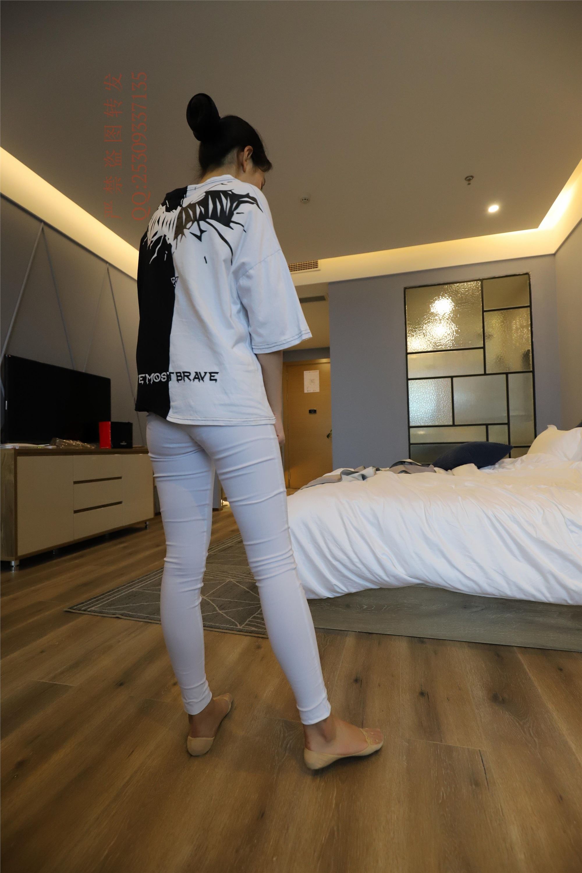 大西瓜套图 2018 7.8月活动模特一服务员船袜1