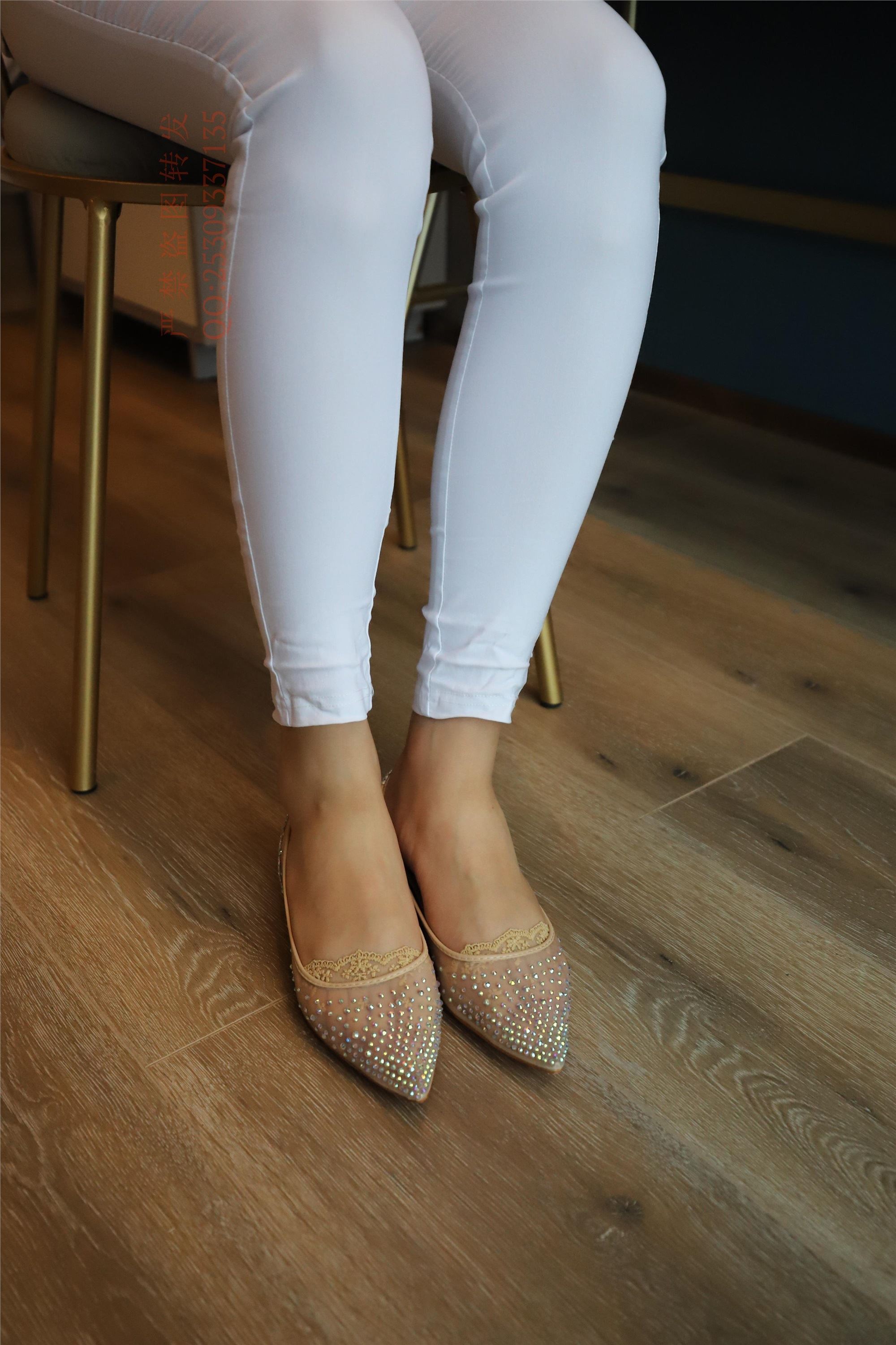 大西瓜套图 2018 7.8月活动模特一服务员船袜1