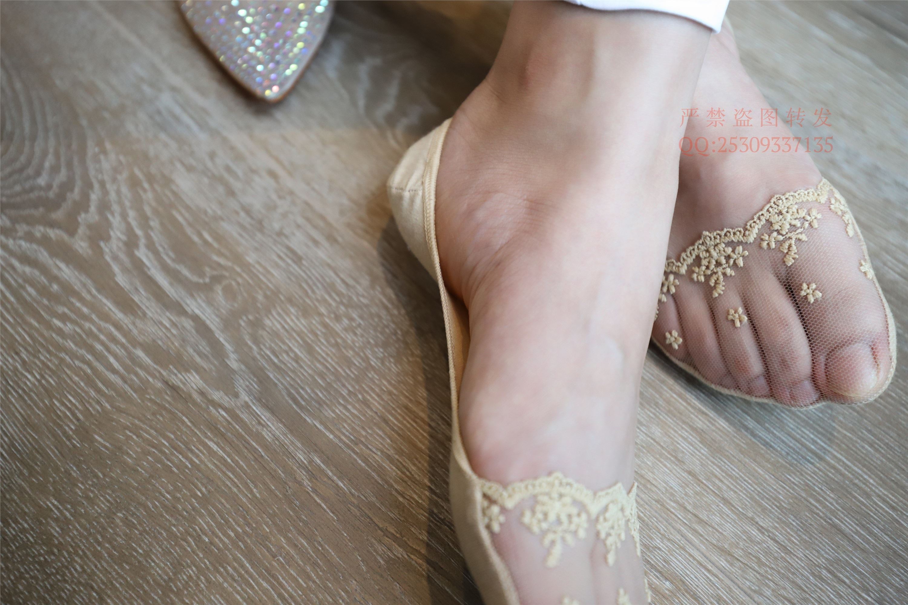 大西瓜套图 2018 7.8月活动模特一服务员船袜1