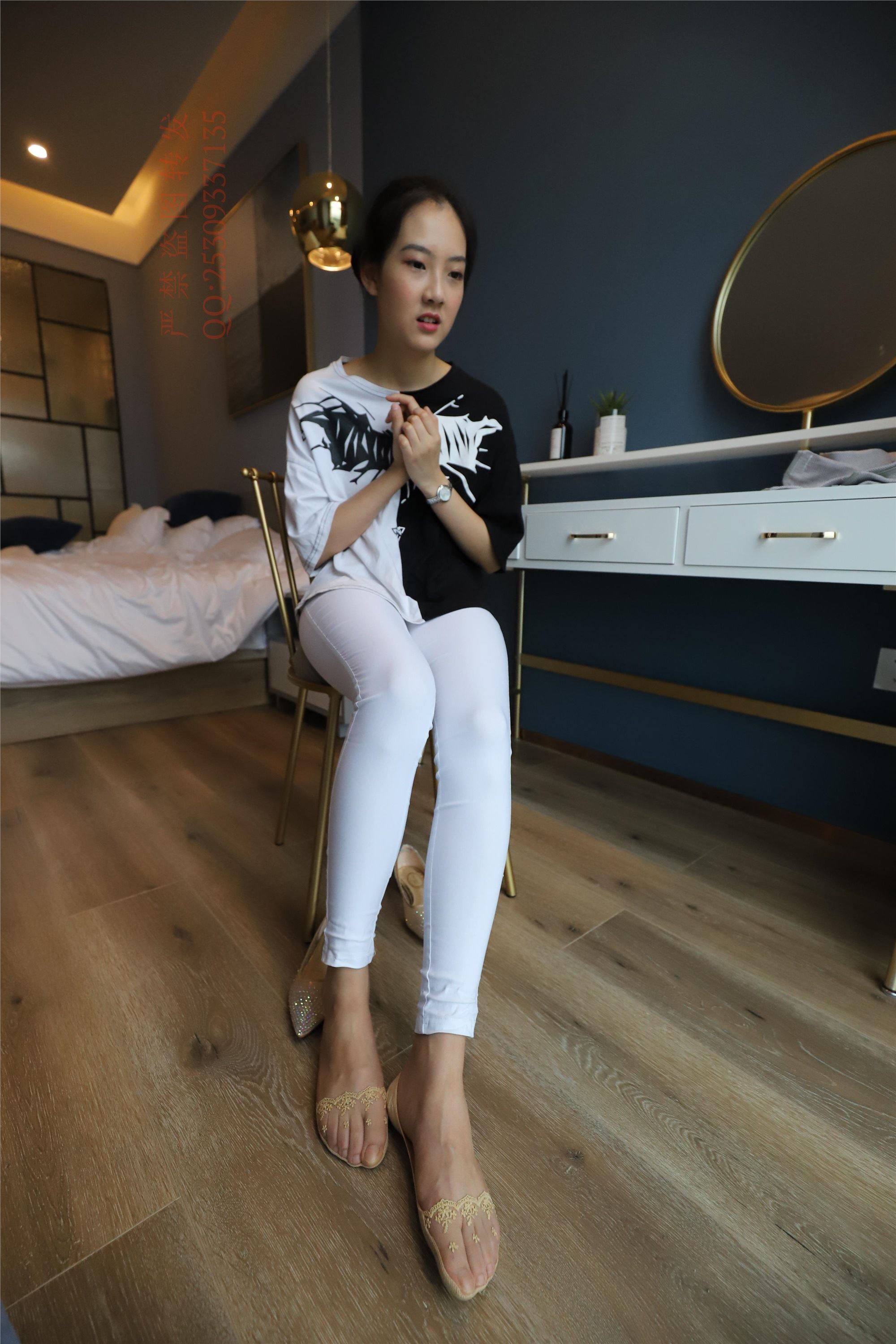 大西瓜套图 2018 7.8月活动模特一服务员船袜1