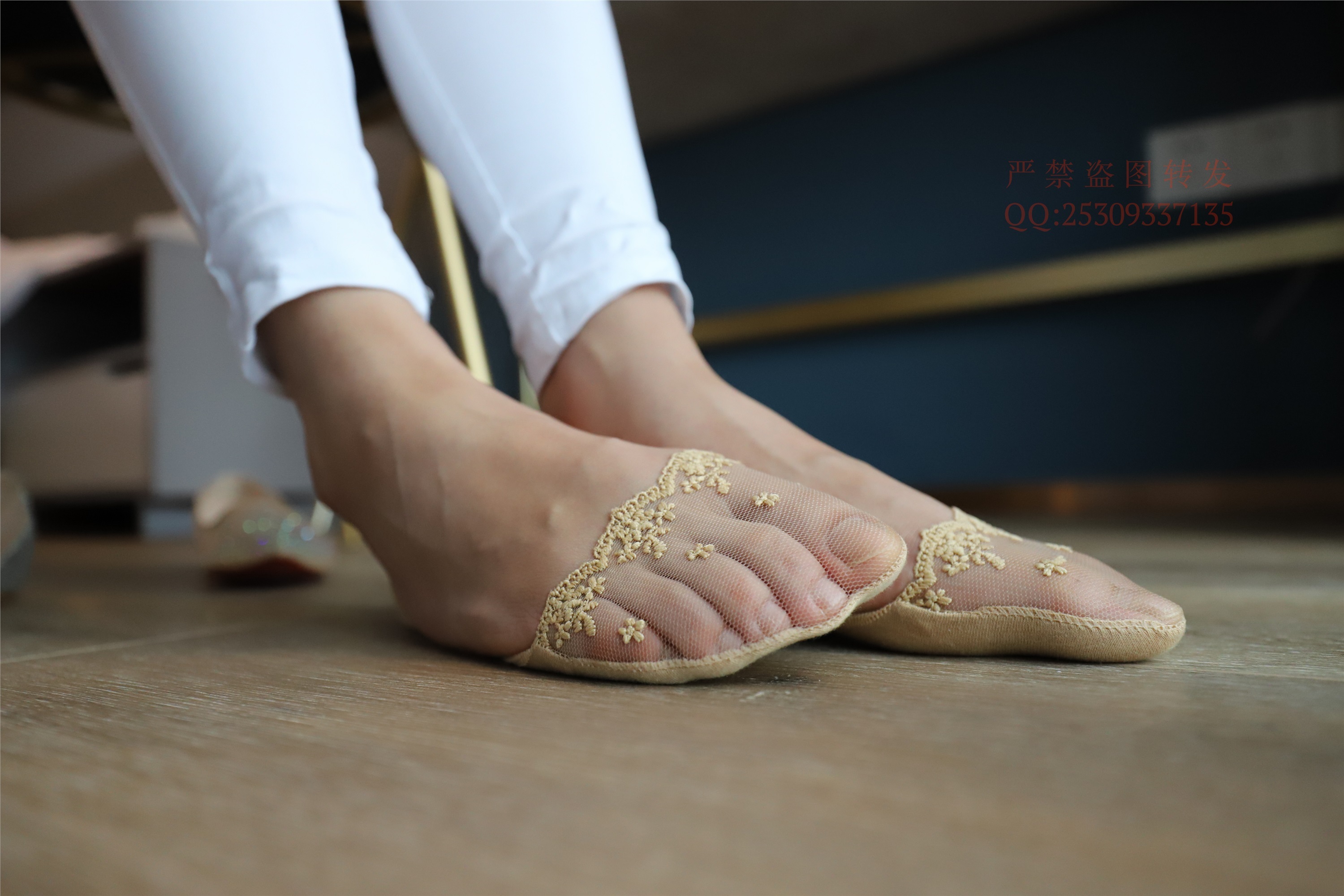 大西瓜套图 2018 7.8月活动模特一服务员船袜1