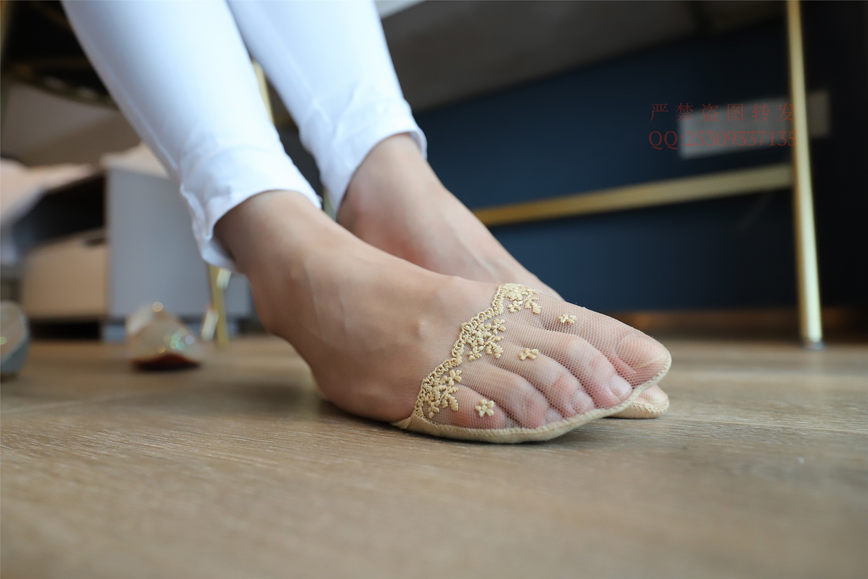 大西瓜套图 2018 7.8月活动模特一服务员船袜1