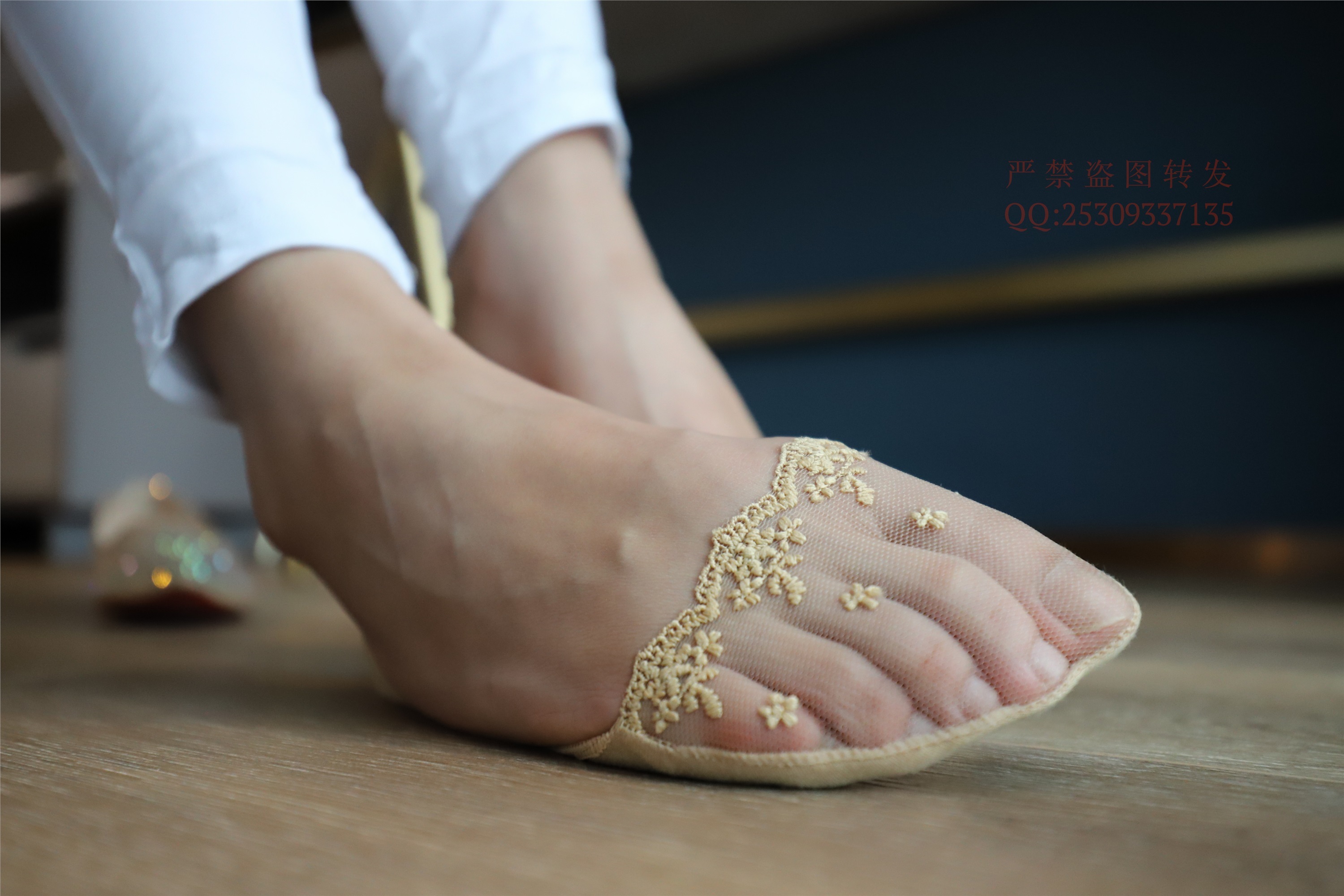 大西瓜套图 2018 7.8月活动模特一服务员船袜1