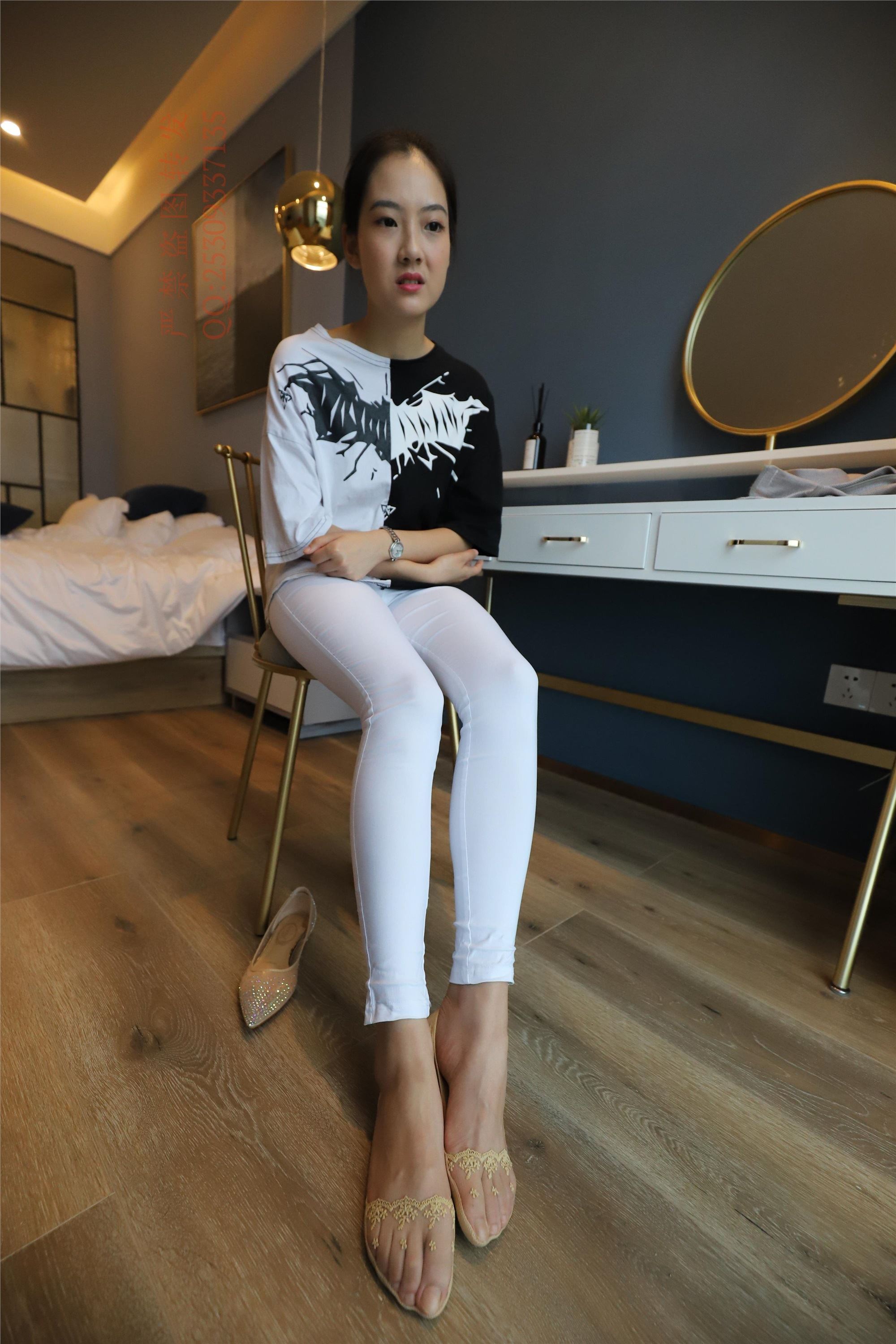 大西瓜套图 2018 7.8月活动模特一服务员船袜1