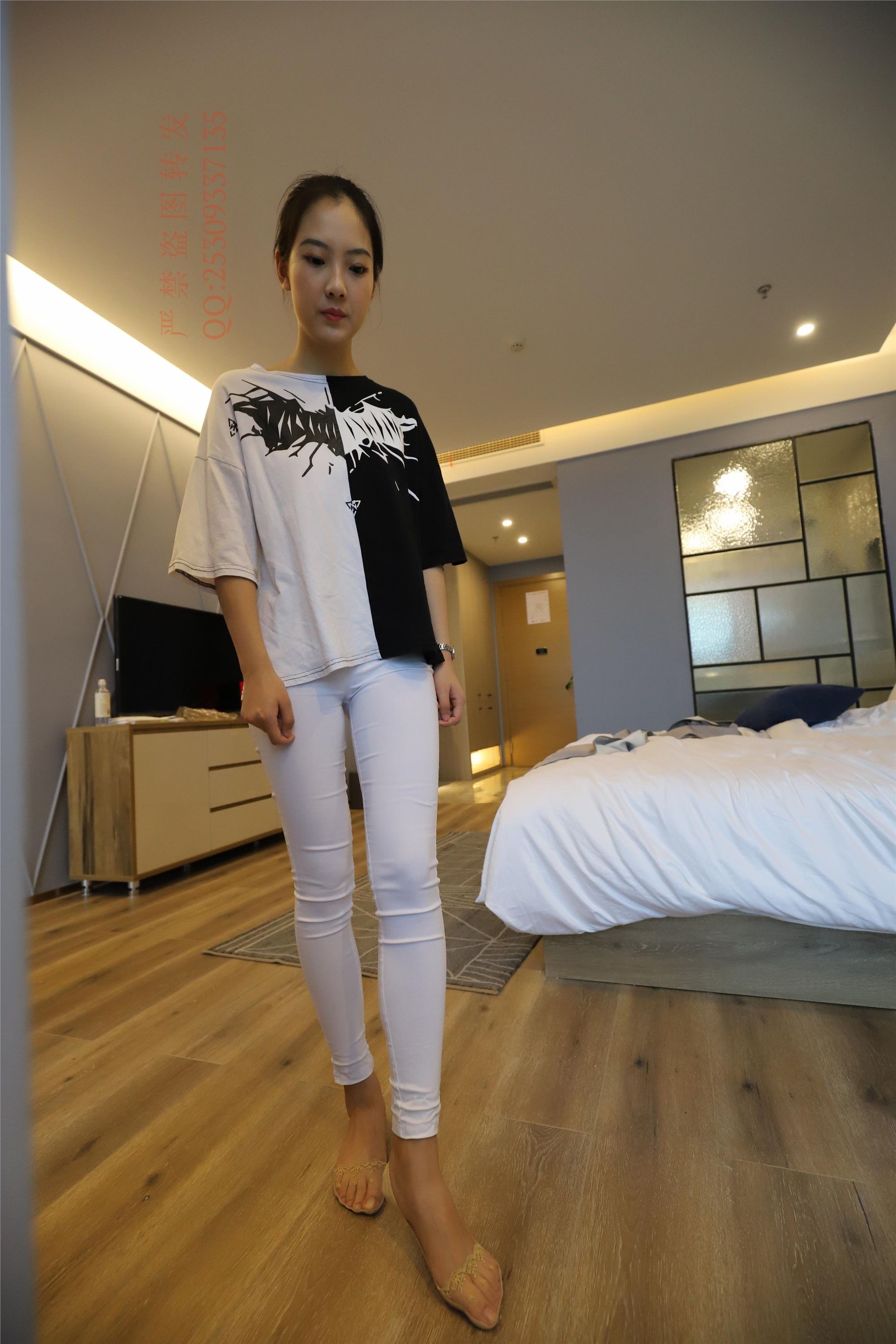 大西瓜套图 2018 7.8月活动模特一服务员船袜2