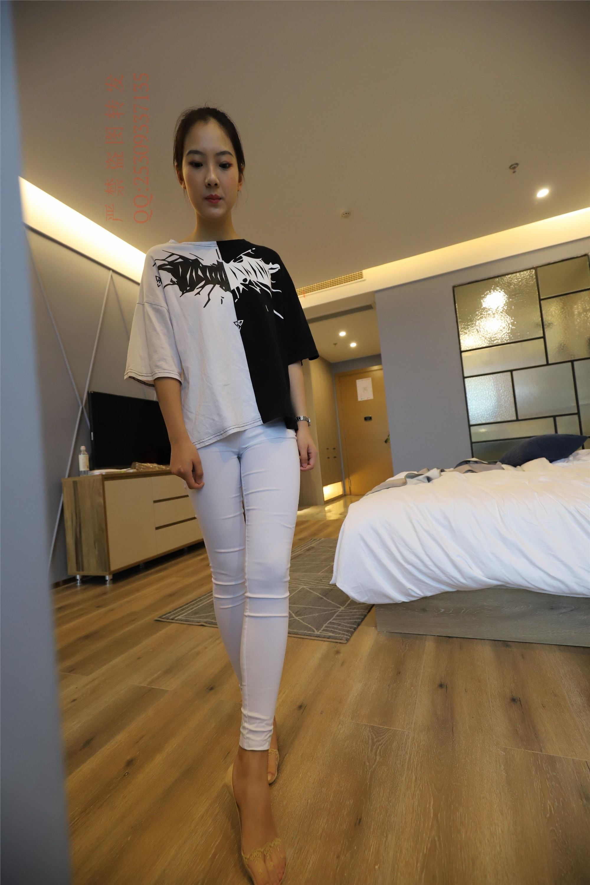 大西瓜套图 2018 7.8月活动模特一服务员船袜2