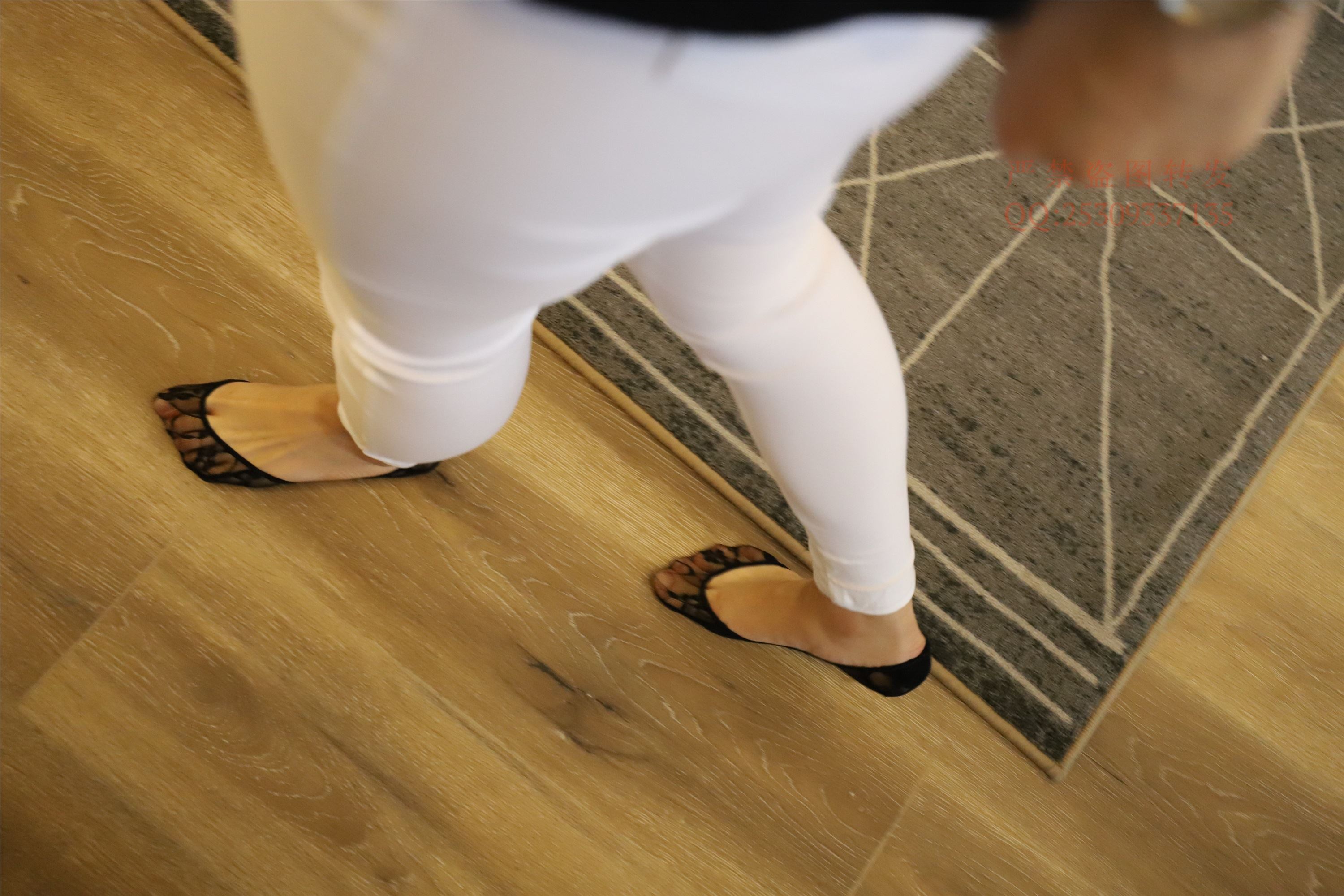 大西瓜套图 2018 7.8月活动模特一服务员船袜2