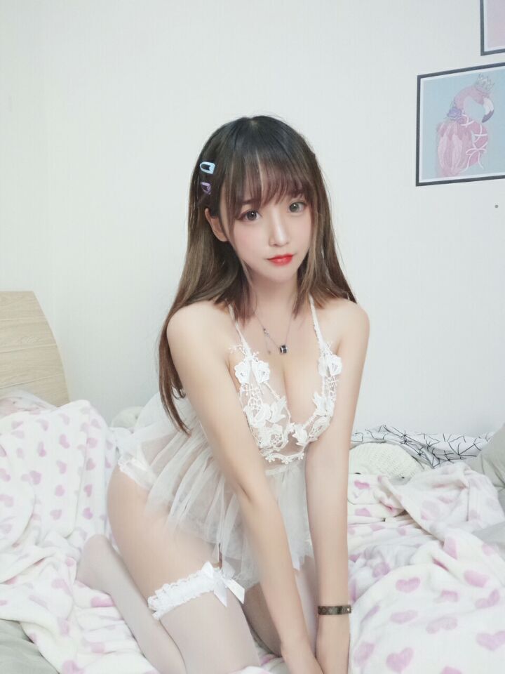 过期米线线喵 白纱