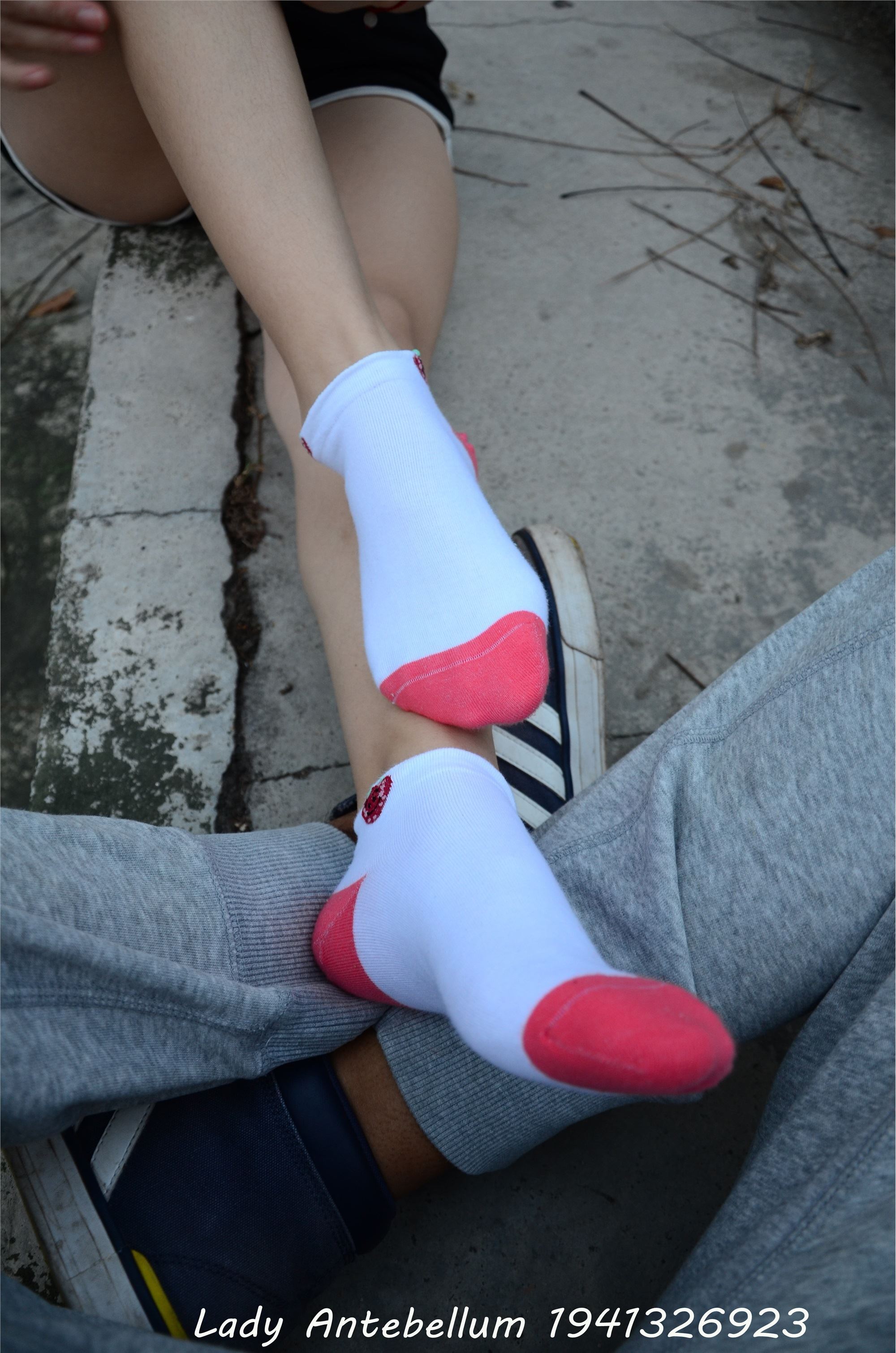 战前女神  恋足美腿棉袜女神级摄影套图 089