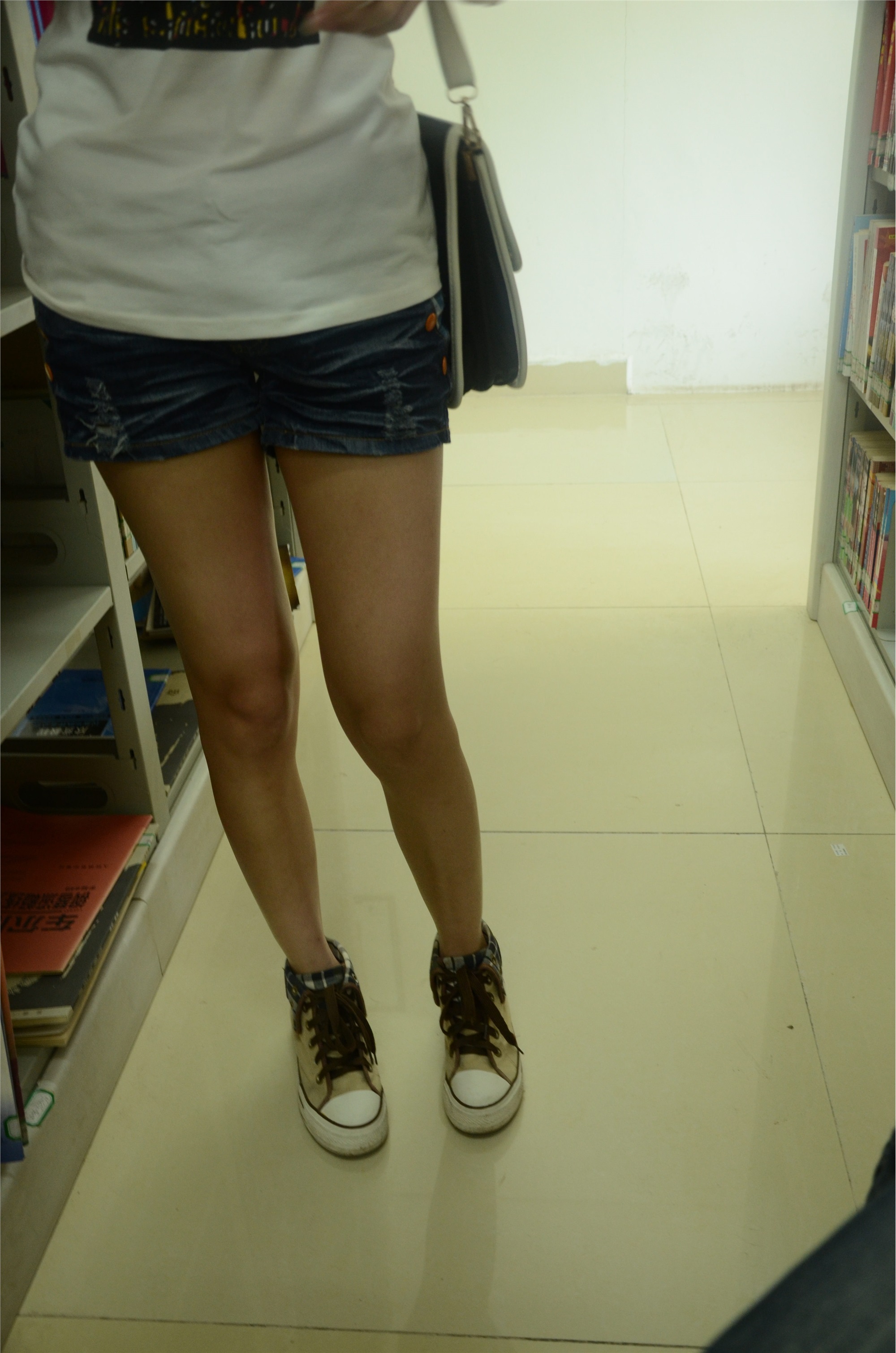 战前女神  恋足美腿棉袜女神级摄影套图 081