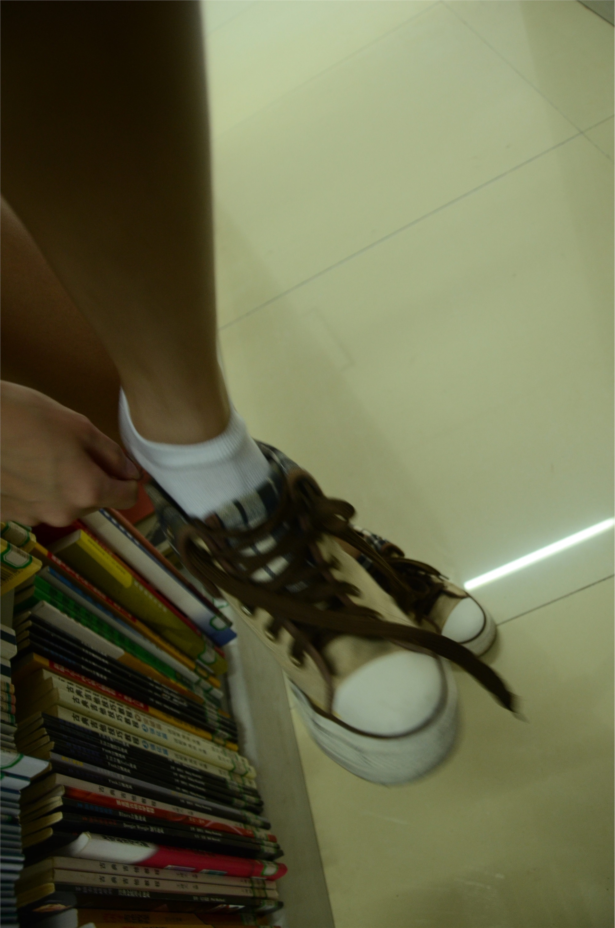 战前女神  恋足美腿棉袜女神级摄影套图 081