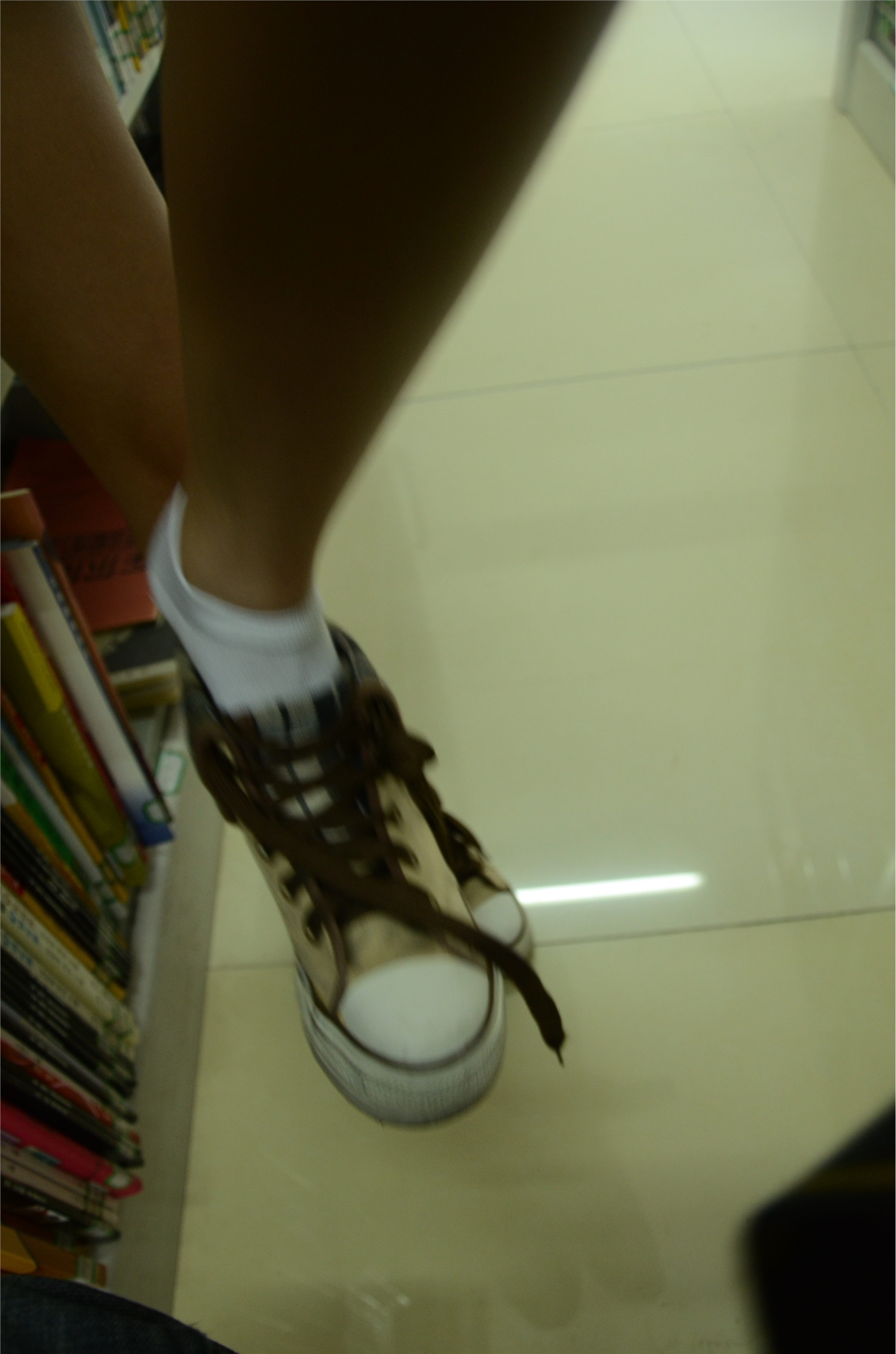 战前女神  恋足美腿棉袜女神级摄影套图 081