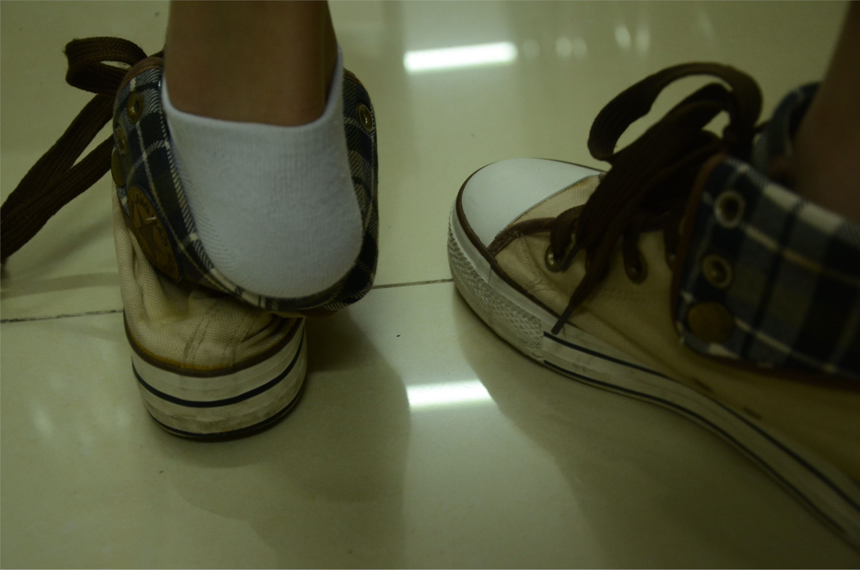 战前女神  恋足美腿棉袜女神级摄影套图 081