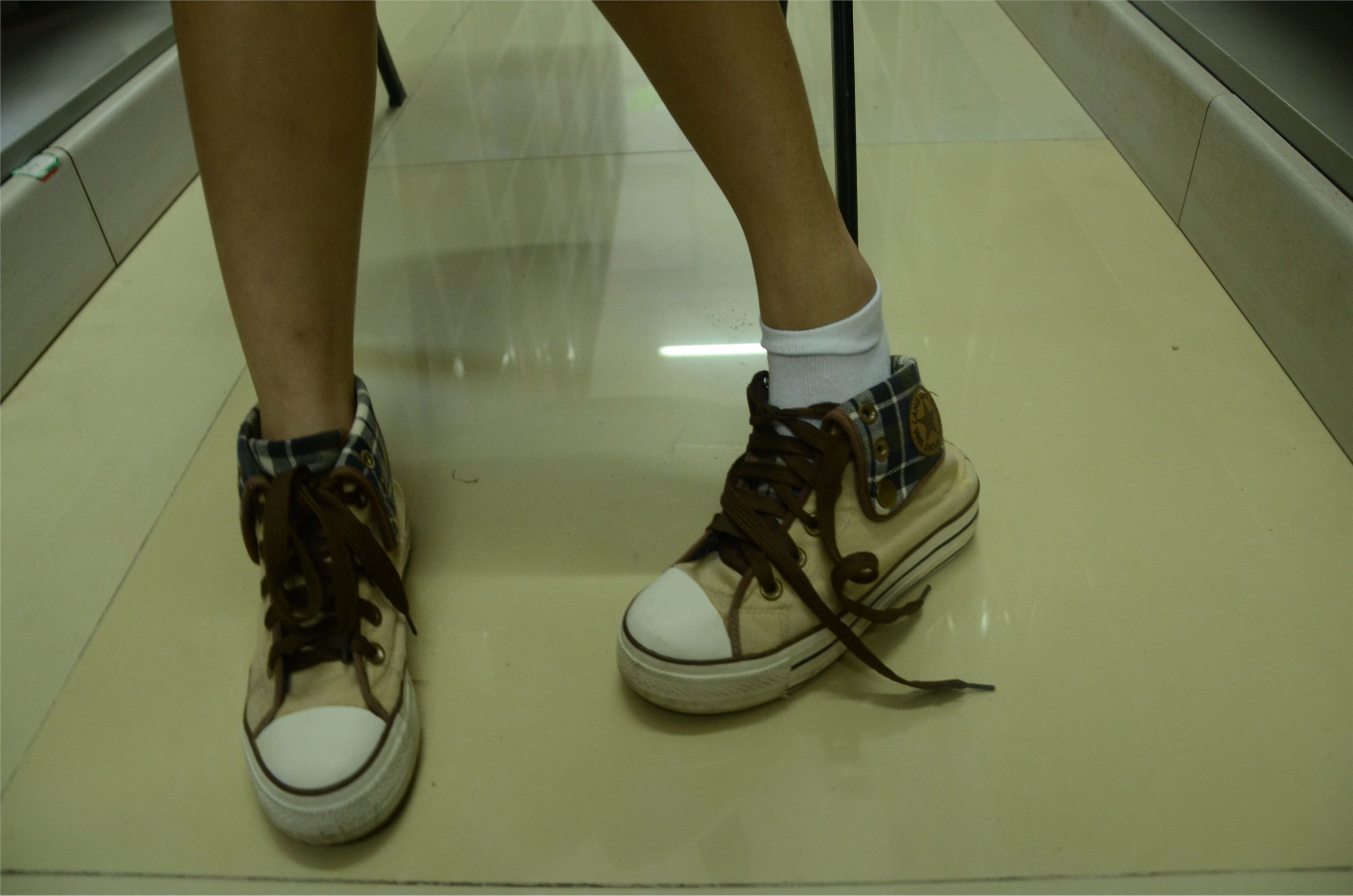 战前女神  恋足美腿棉袜女神级摄影套图 081