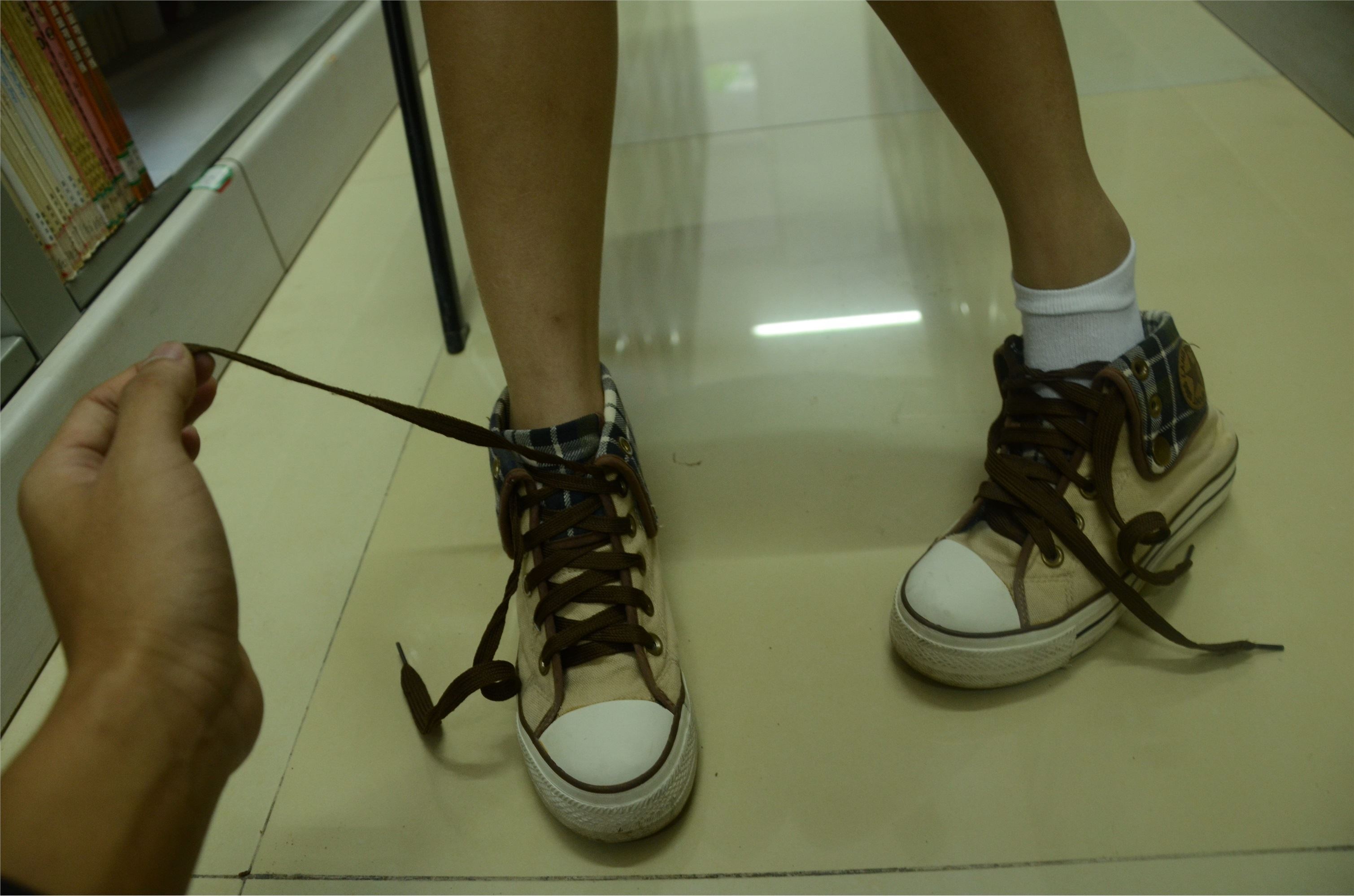 战前女神  恋足美腿棉袜女神级摄影套图 081