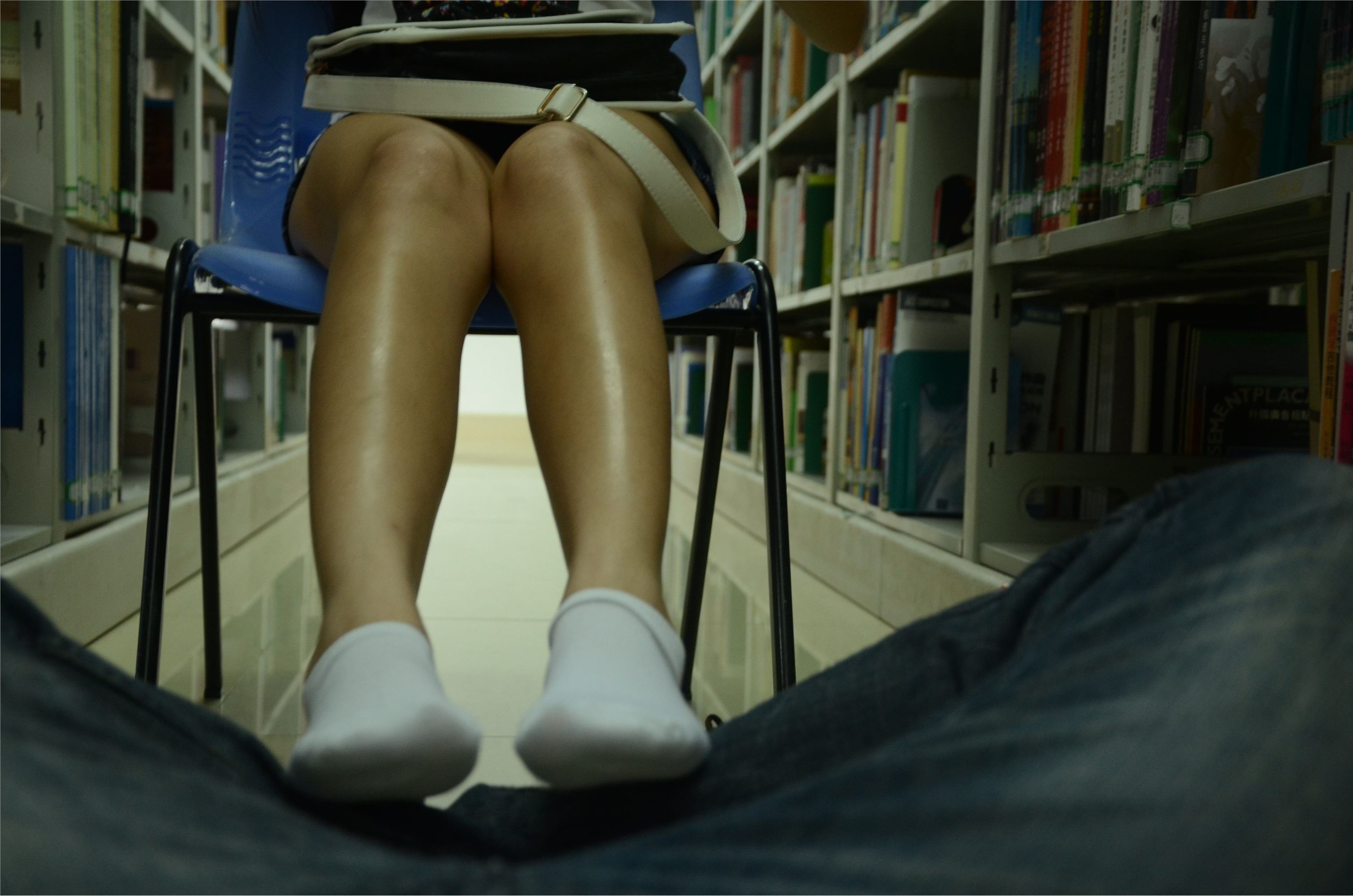 战前女神  恋足美腿棉袜女神级摄影套图 081