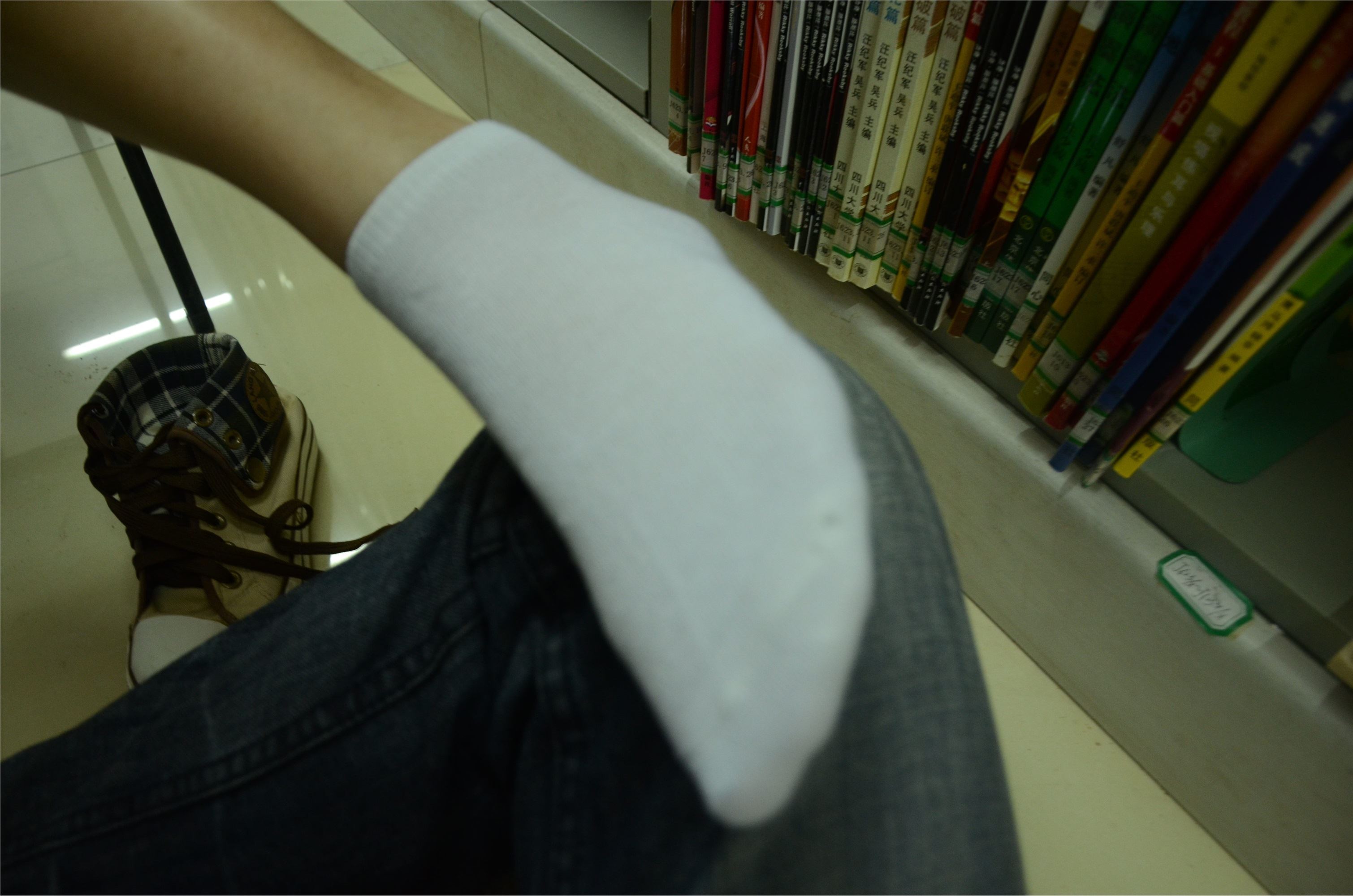 战前女神  恋足美腿棉袜女神级摄影套图 081