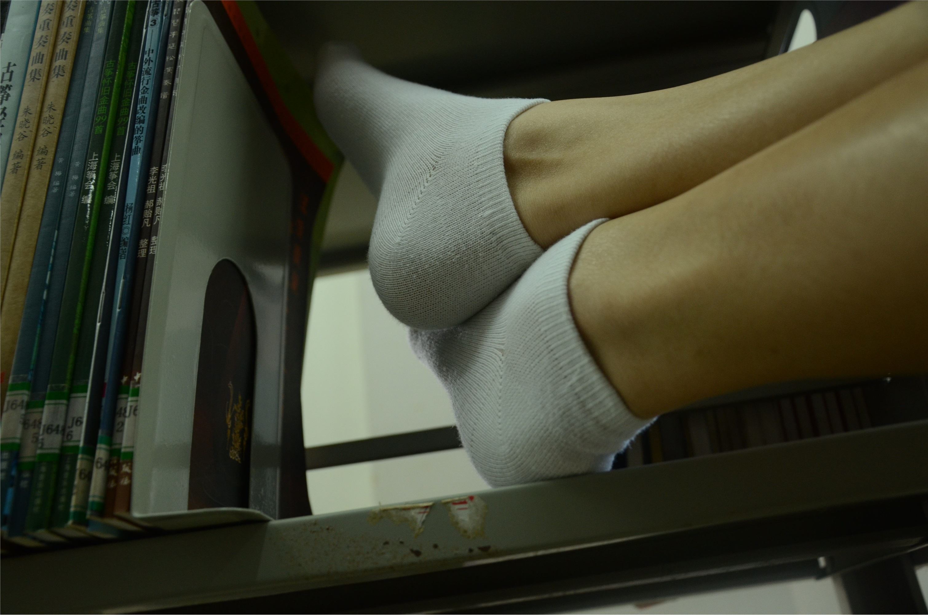 战前女神  恋足美腿棉袜女神级摄影套图 081